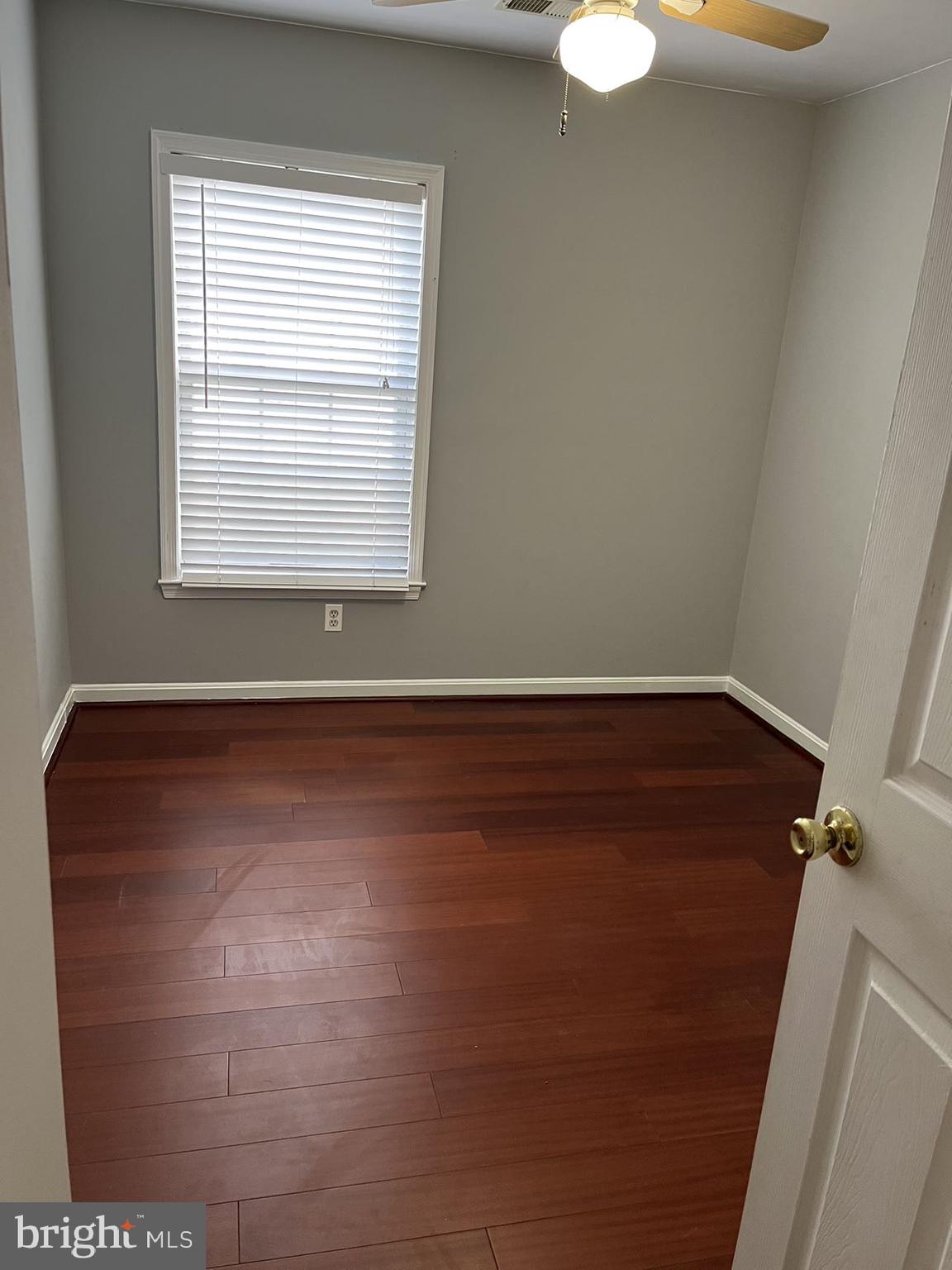 OUTING PARK - Residential Lease