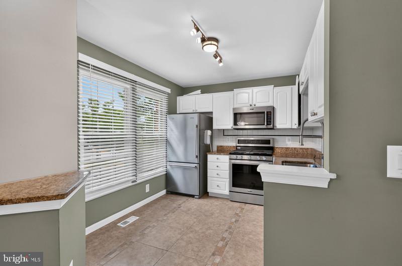 6221 BELLA DRIVE