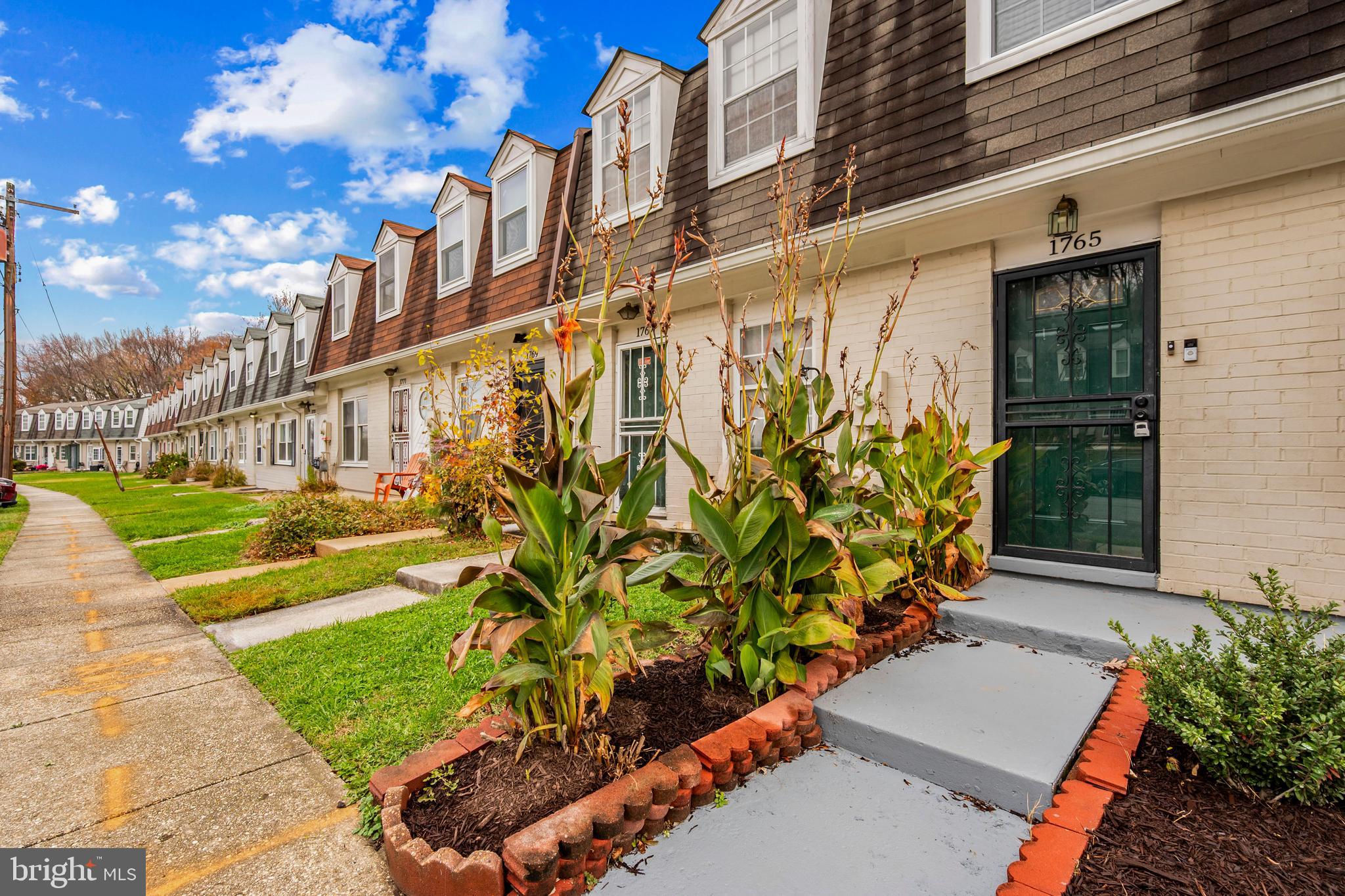 1765 DUTCH VILLAGE DRIVE L-326