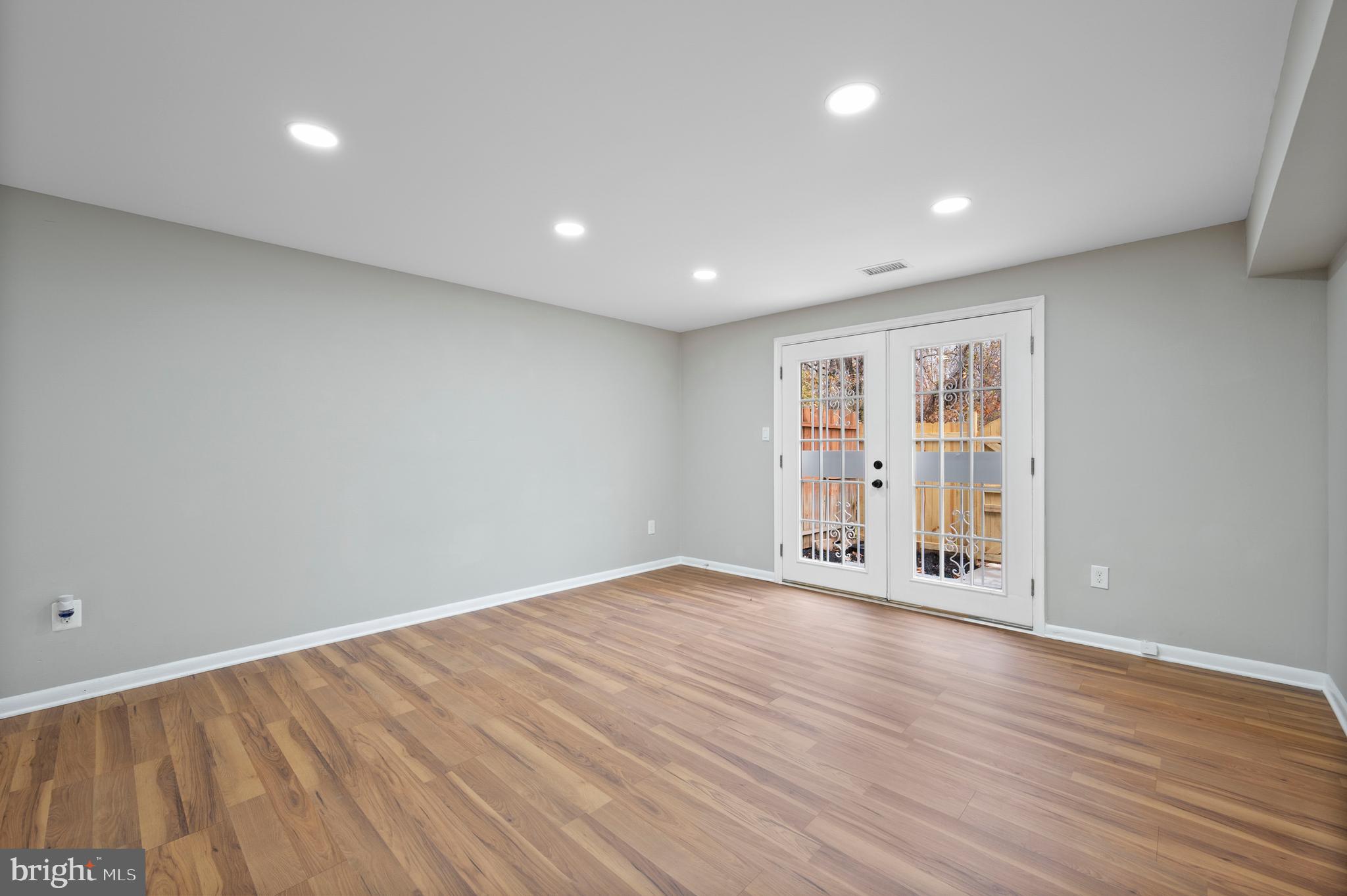 WINDMILL SQUARE - Residential