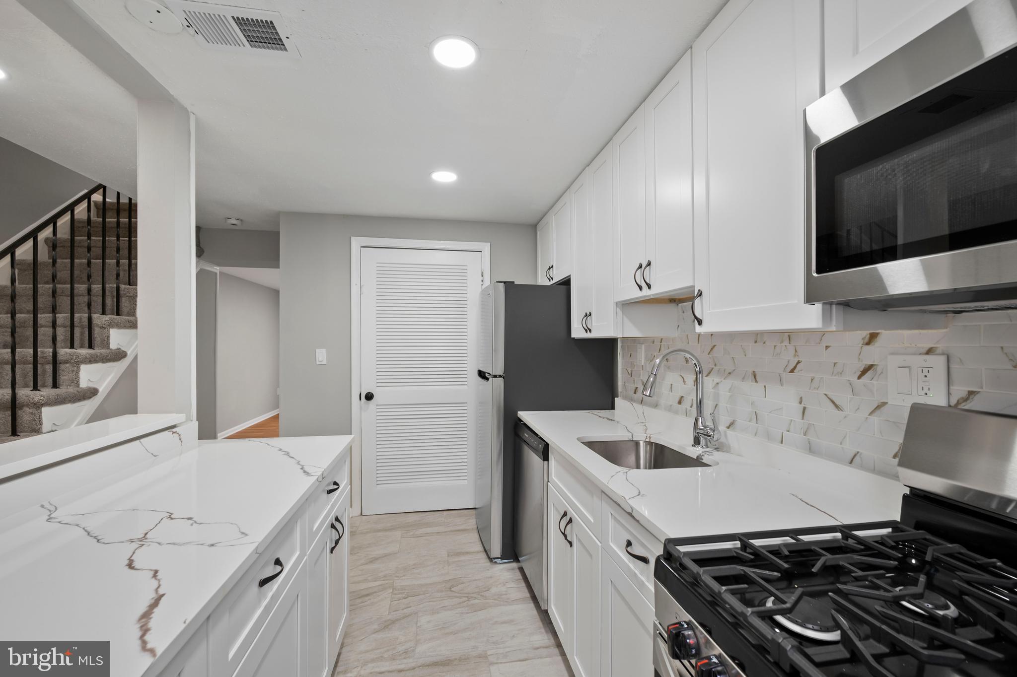 1765 DUTCH VILLAGE DRIVE L-326