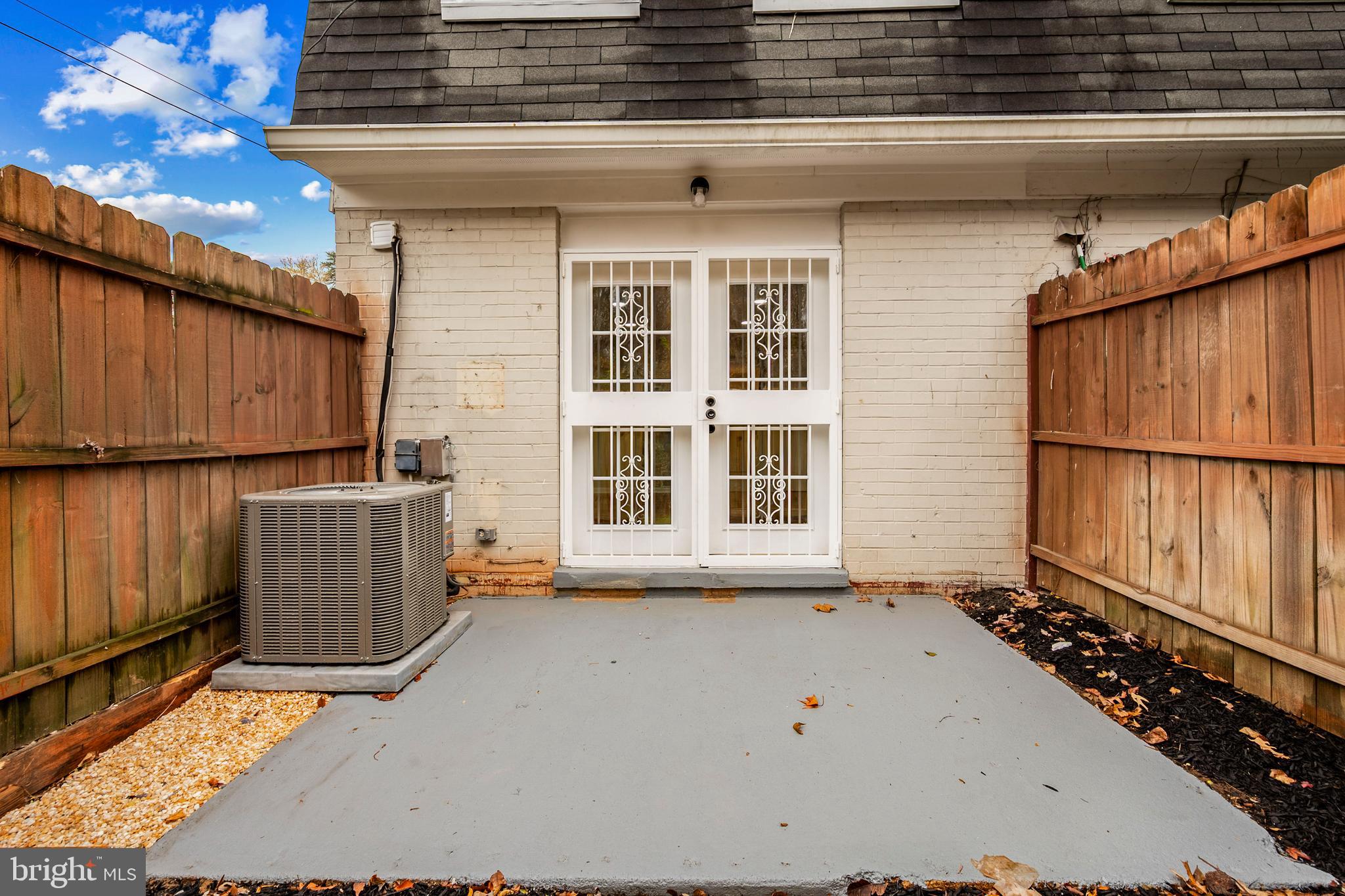 WINDMILL SQUARE - Residential