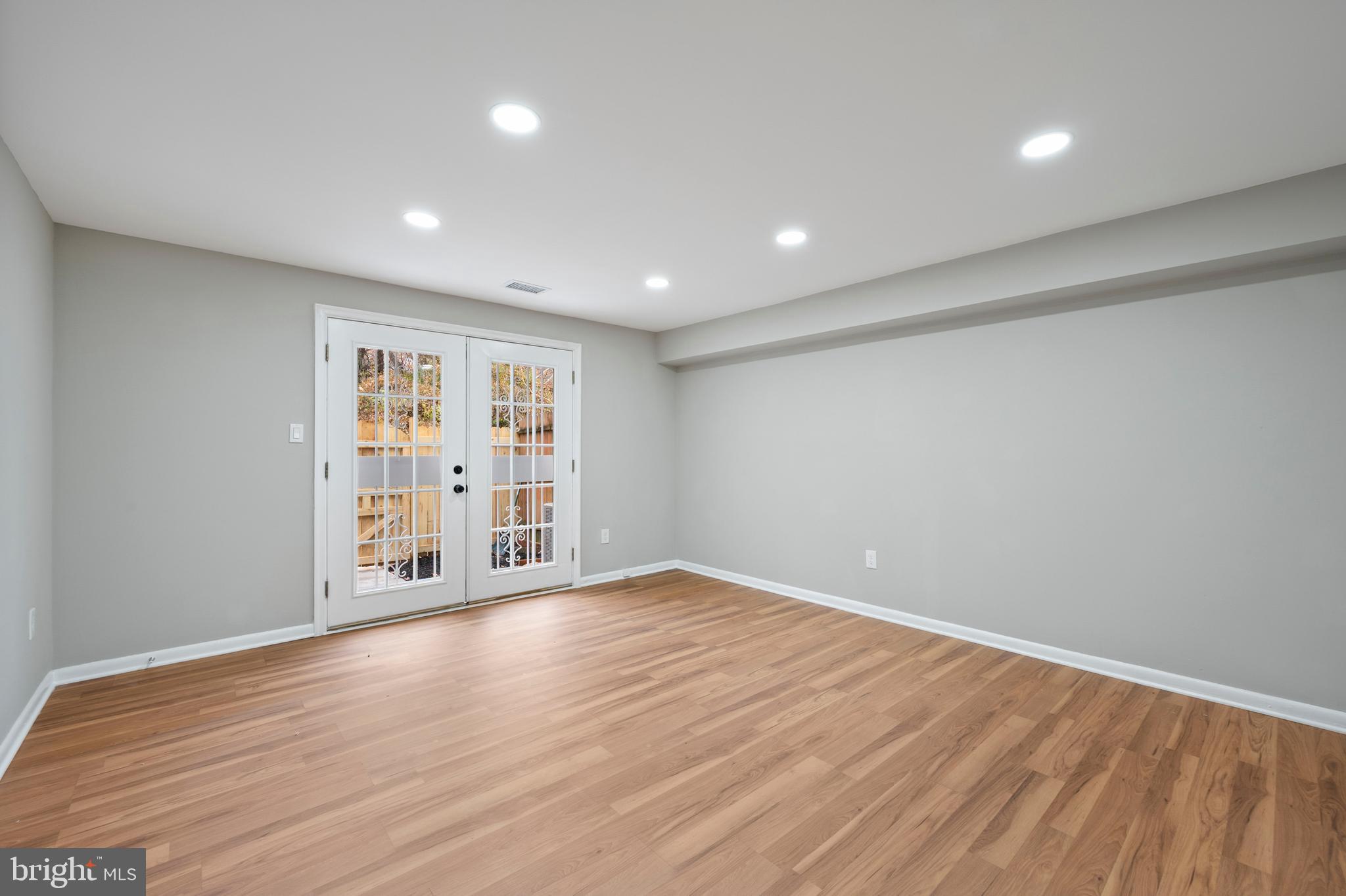 WINDMILL SQUARE - Residential