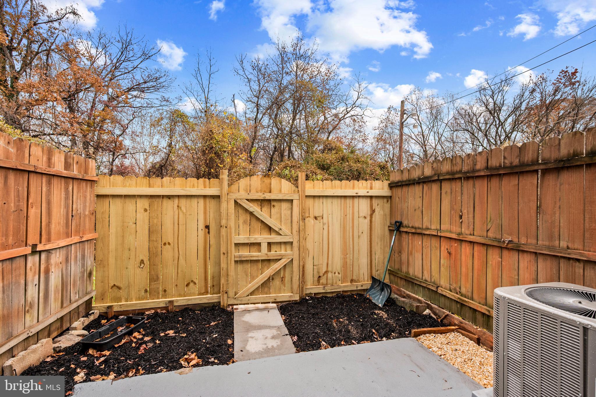 WINDMILL SQUARE - Residential