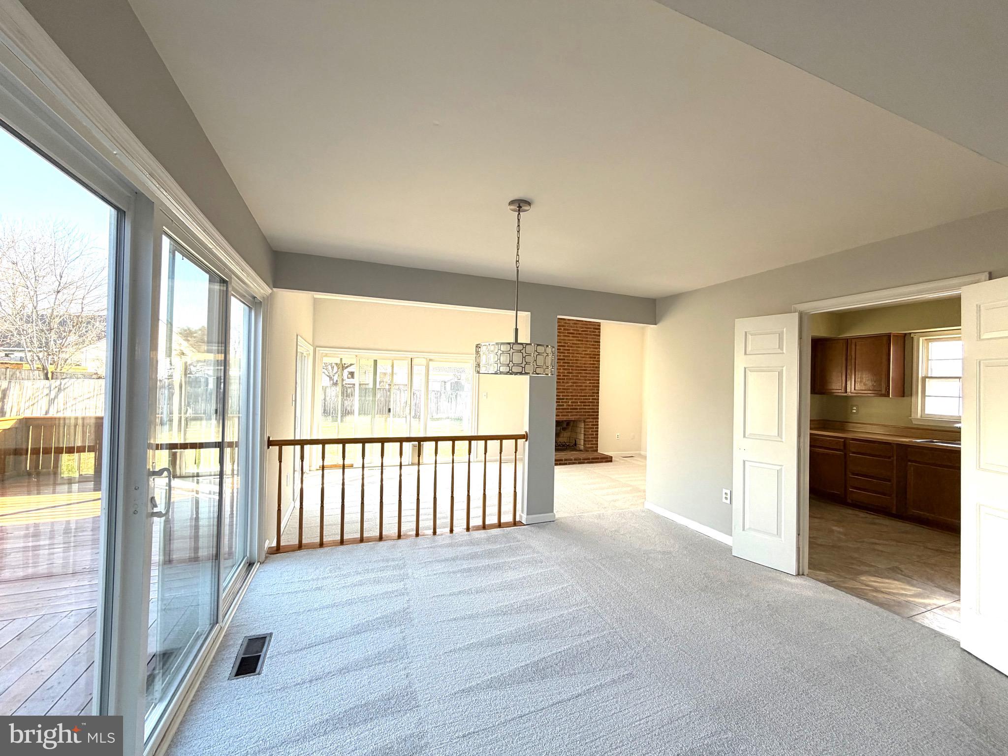 COUNTRY CLUB MANOR - Residential