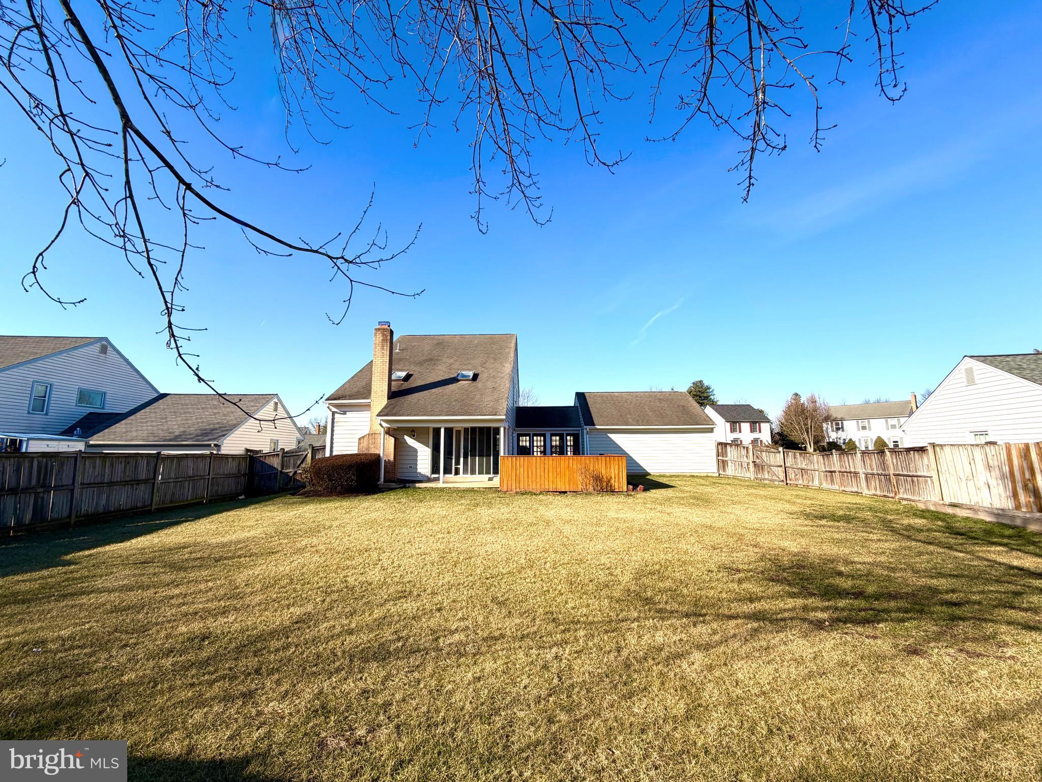 COUNTRY CLUB MANOR - Residential