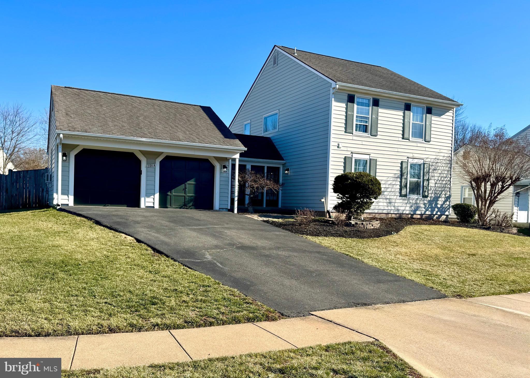 COUNTRY CLUB MANOR - Residential