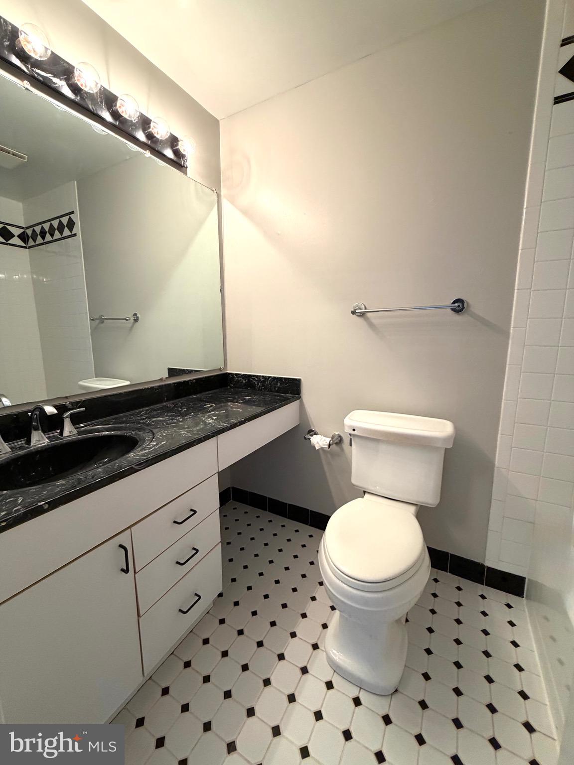 COUNTRY CLUB MANOR - Residential