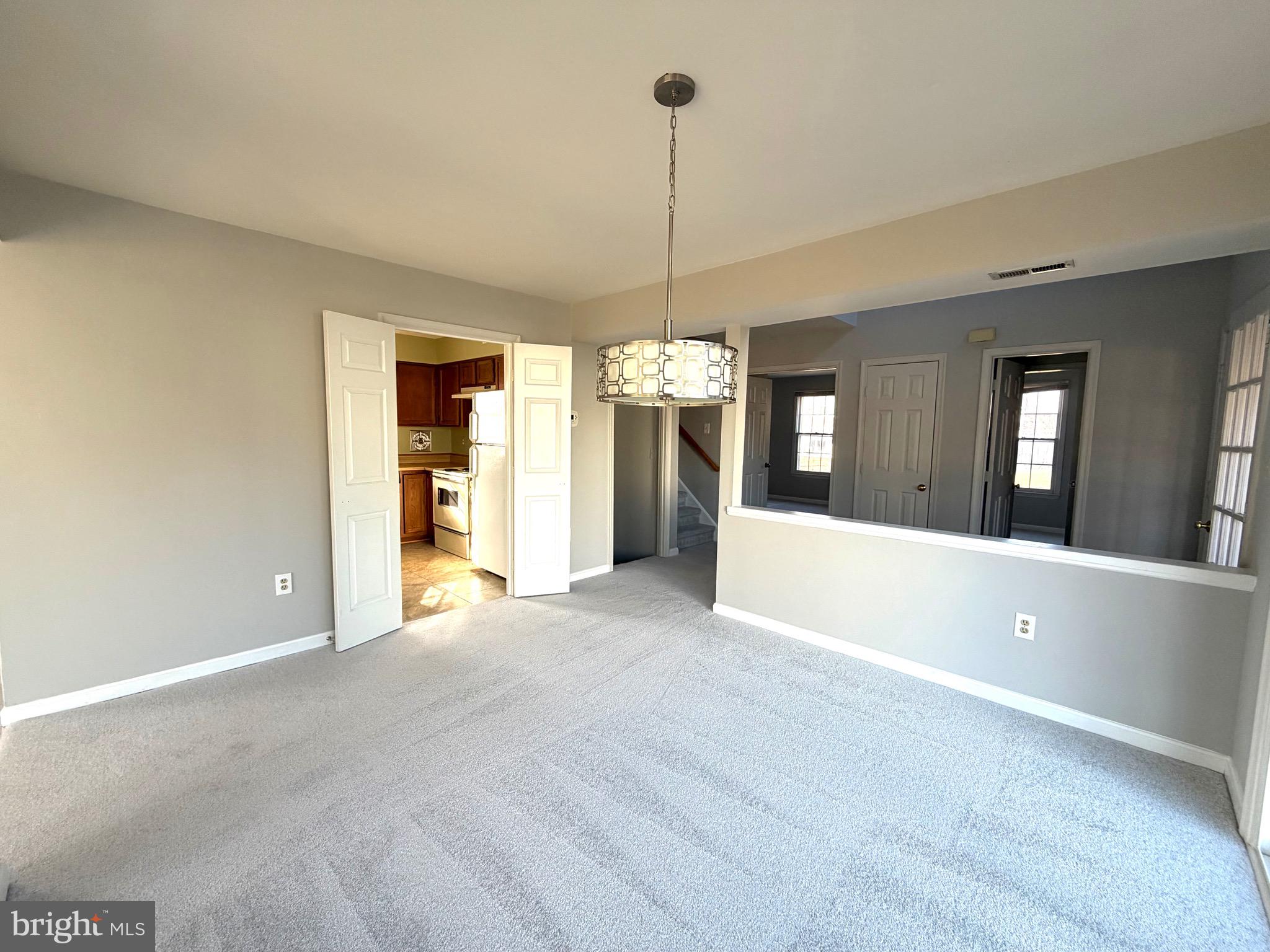 COUNTRY CLUB MANOR - Residential