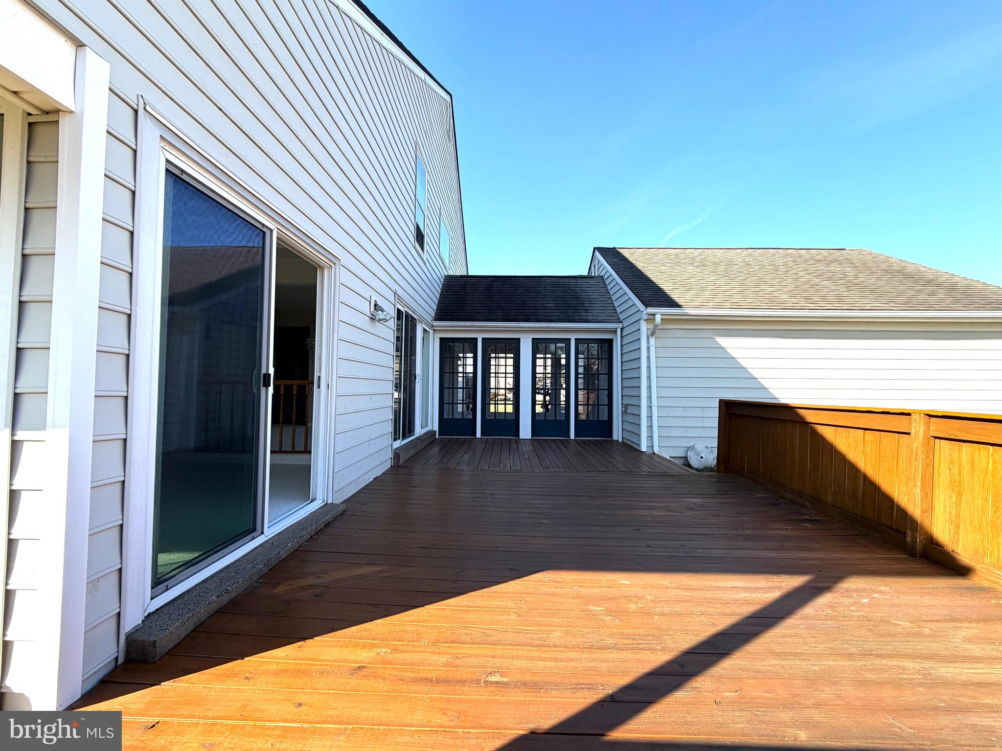 COUNTRY CLUB MANOR - Residential