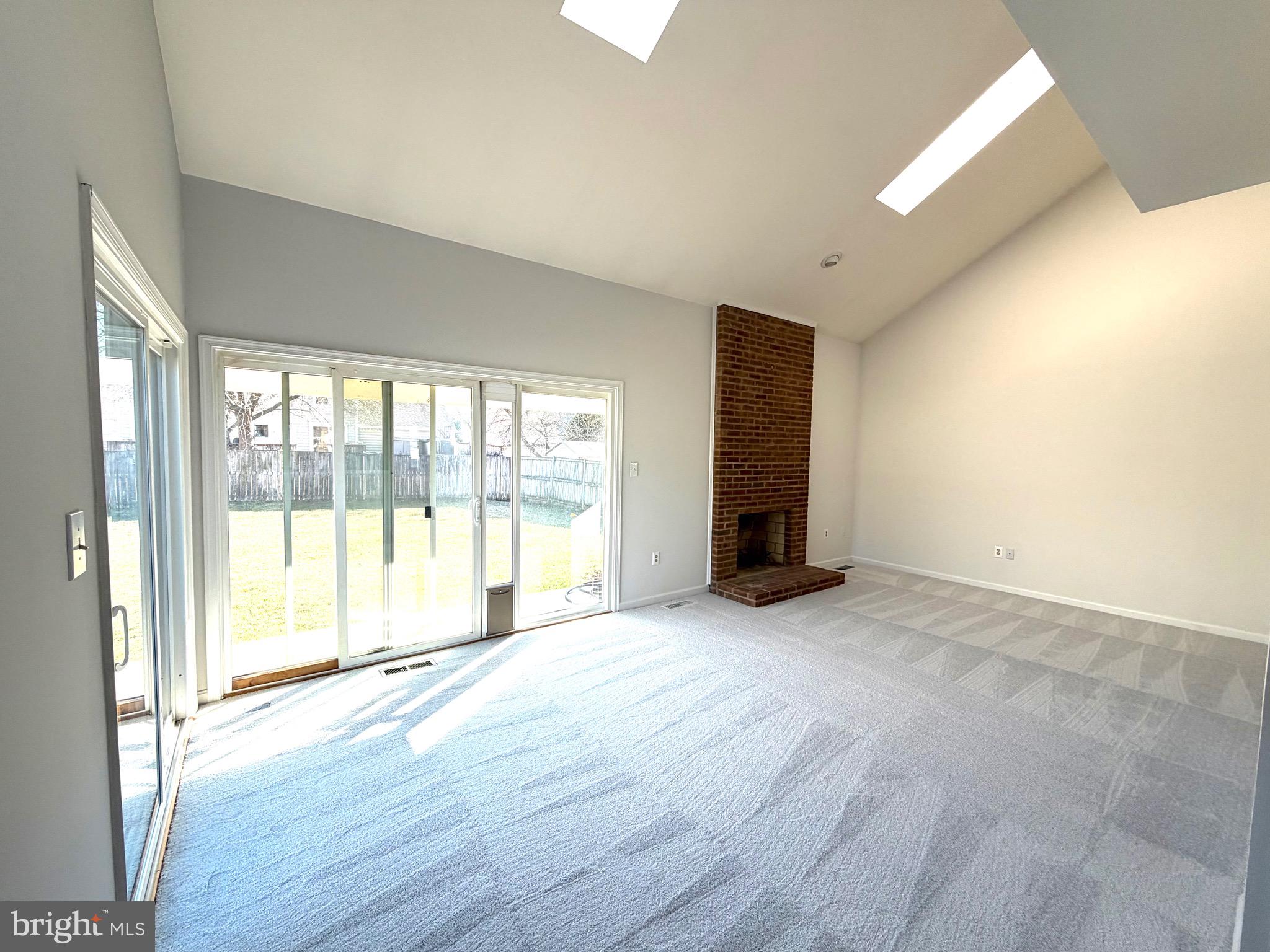 COUNTRY CLUB MANOR - Residential