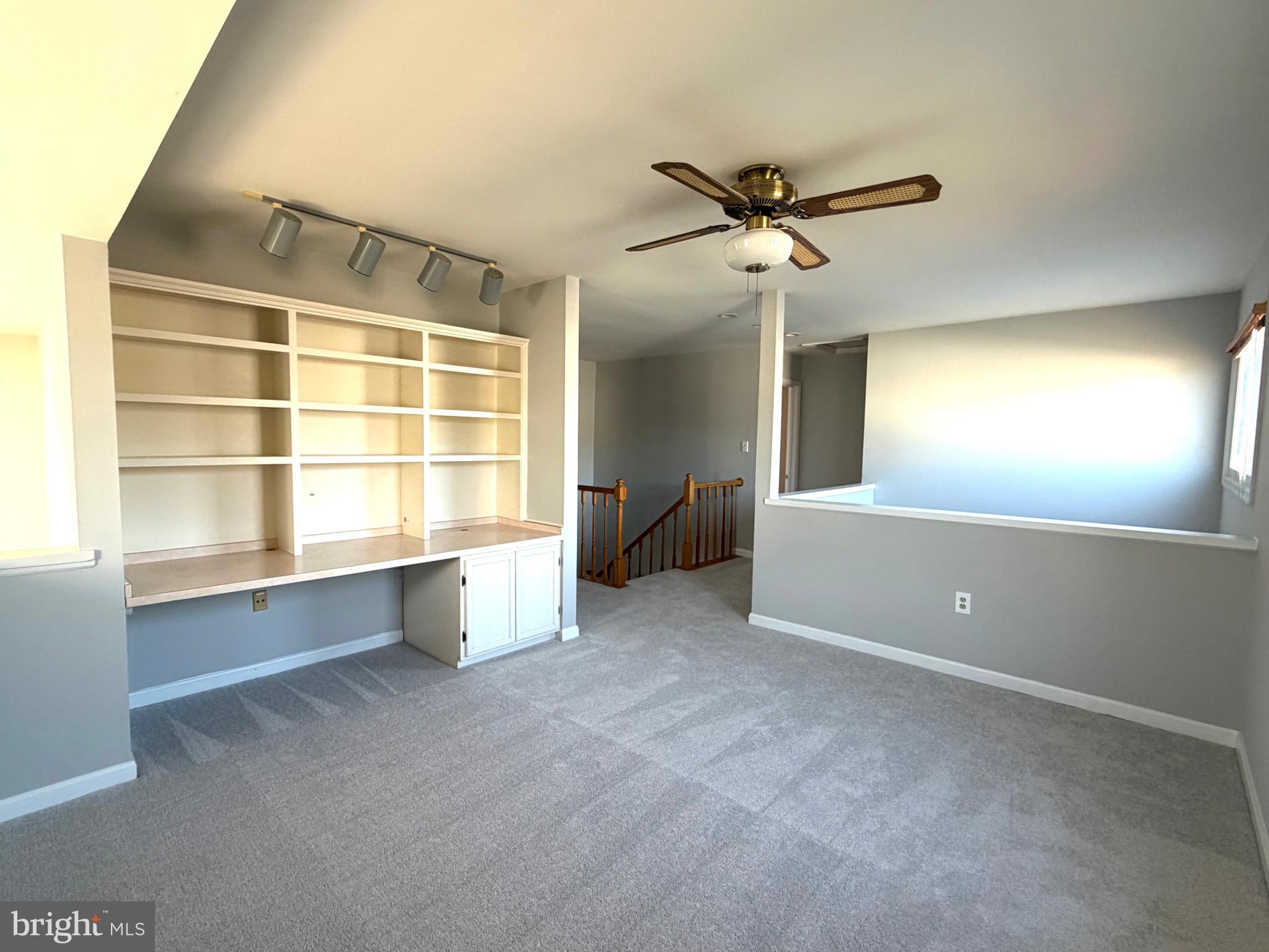 COUNTRY CLUB MANOR - Residential