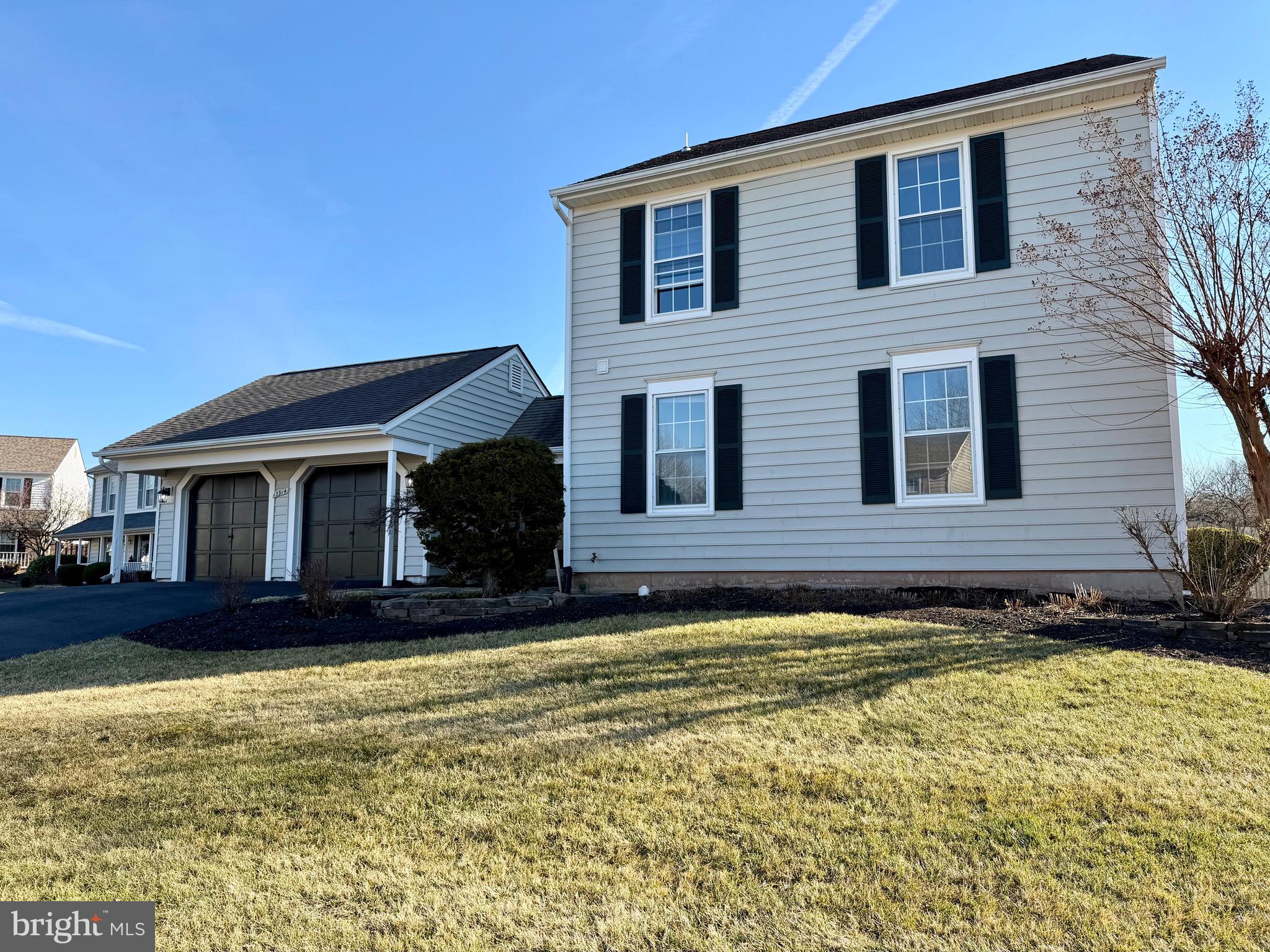 COUNTRY CLUB MANOR - Residential