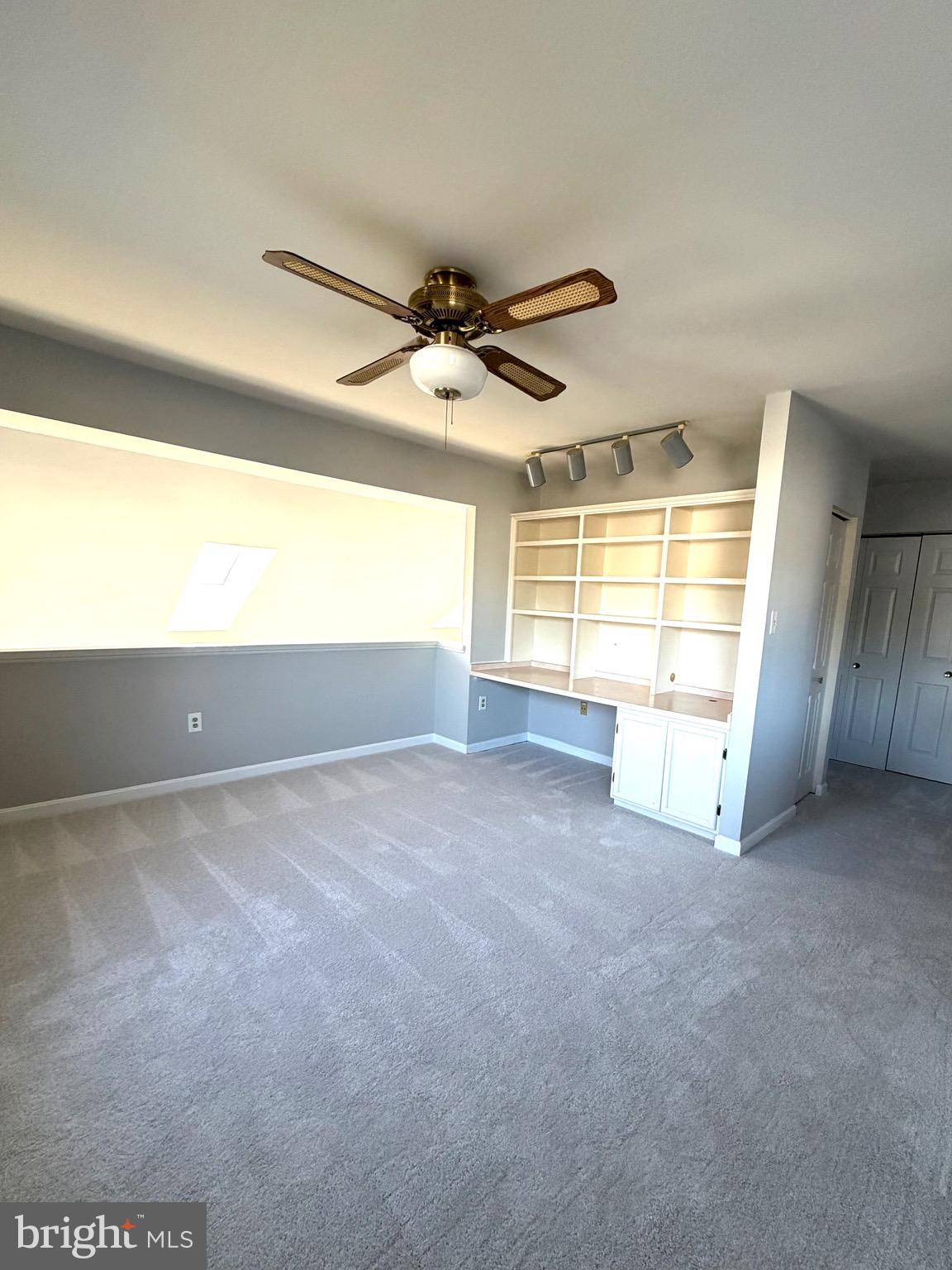 COUNTRY CLUB MANOR - Residential