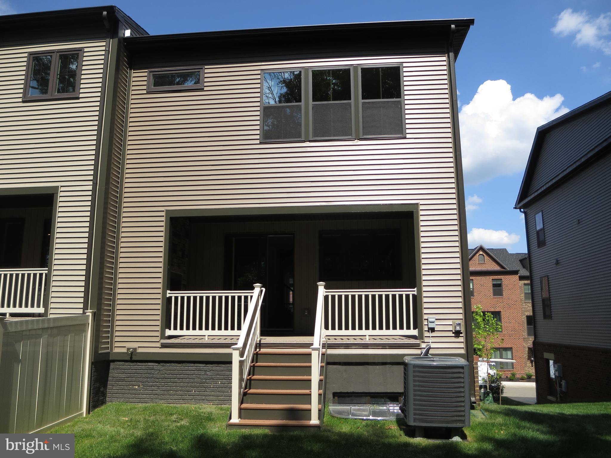 FAIRFAX - Residential Lease