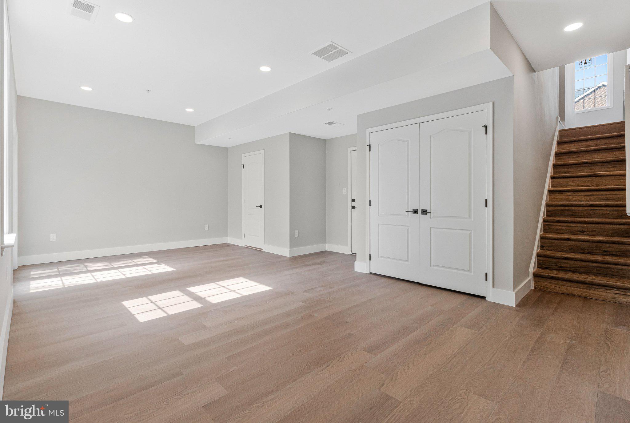 MARLBORO RIDGE - Residential