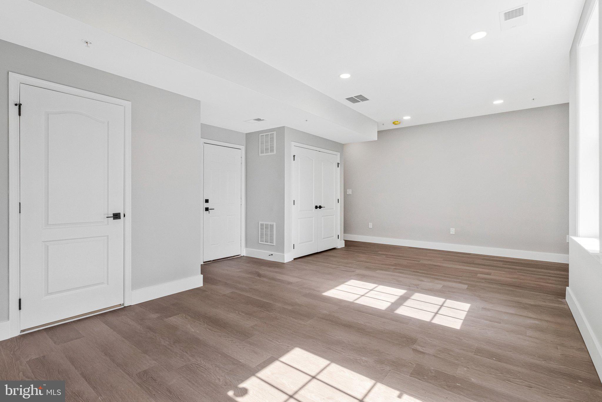 MARLBORO RIDGE - Residential