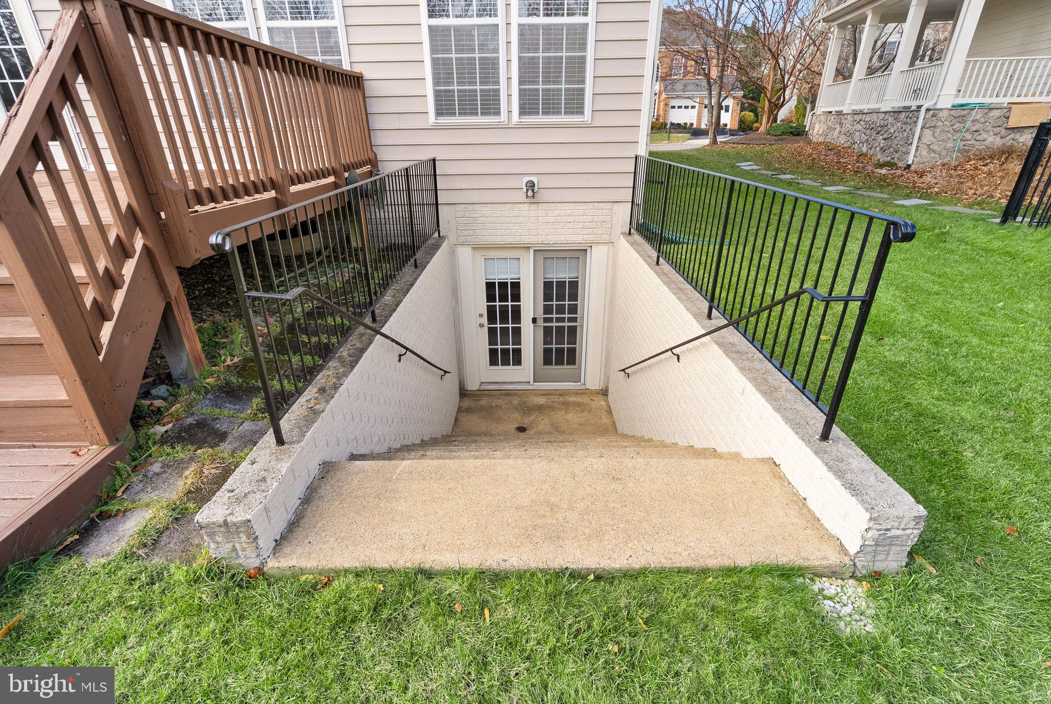 LANSDOWNE ON THE POTOMAC - Residential