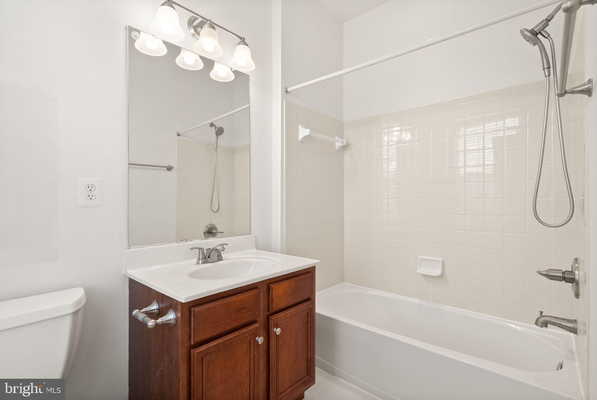 LANSDOWNE ON THE POTOMAC - Residential