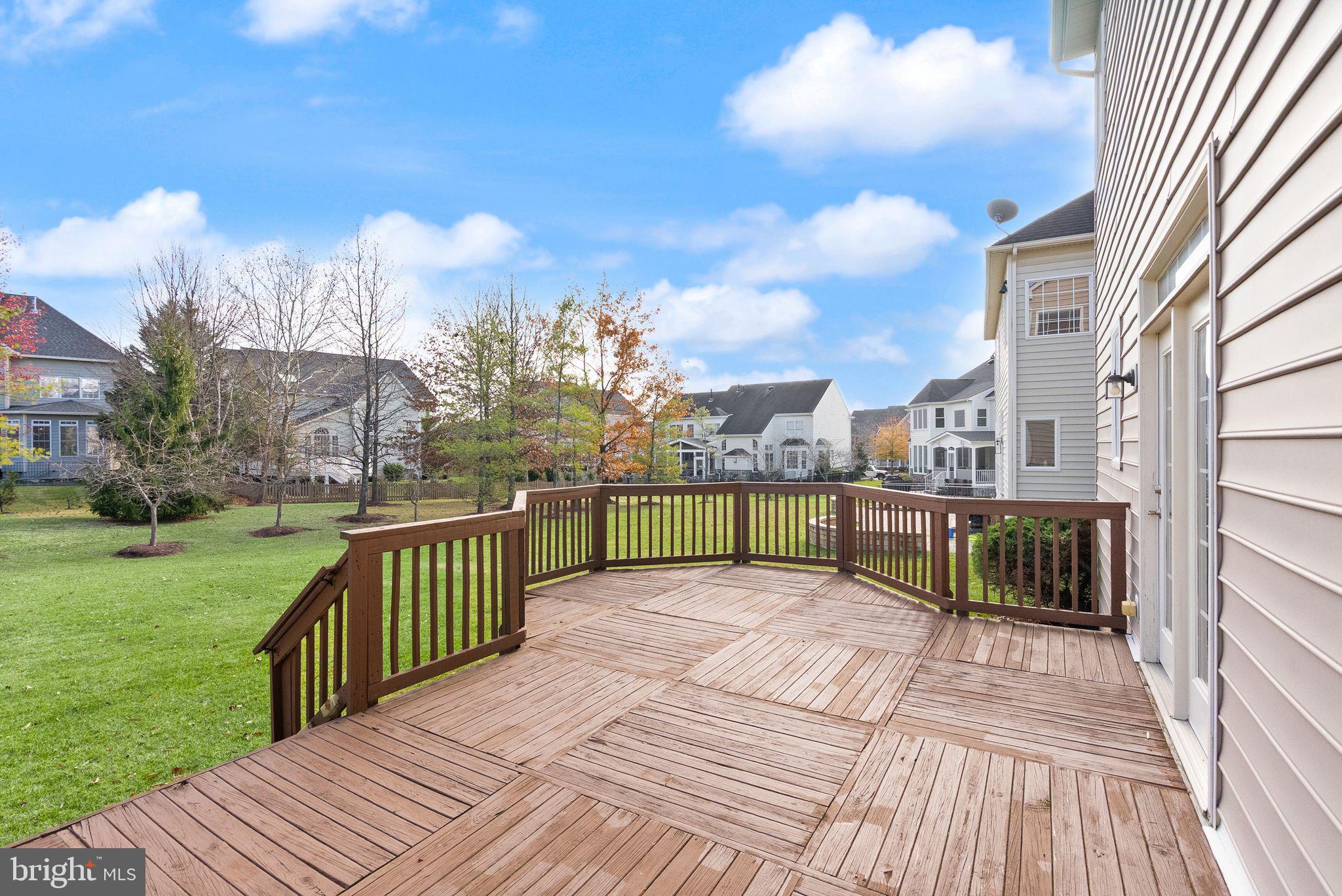 LANSDOWNE ON THE POTOMAC - Residential