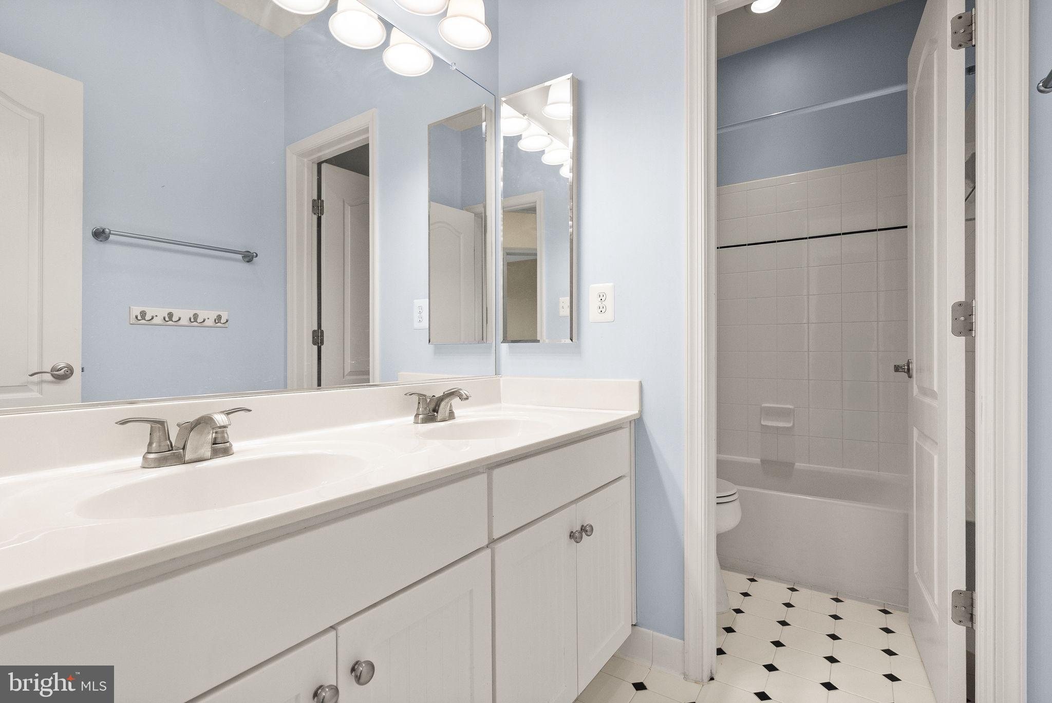 LANSDOWNE ON THE POTOMAC - Residential