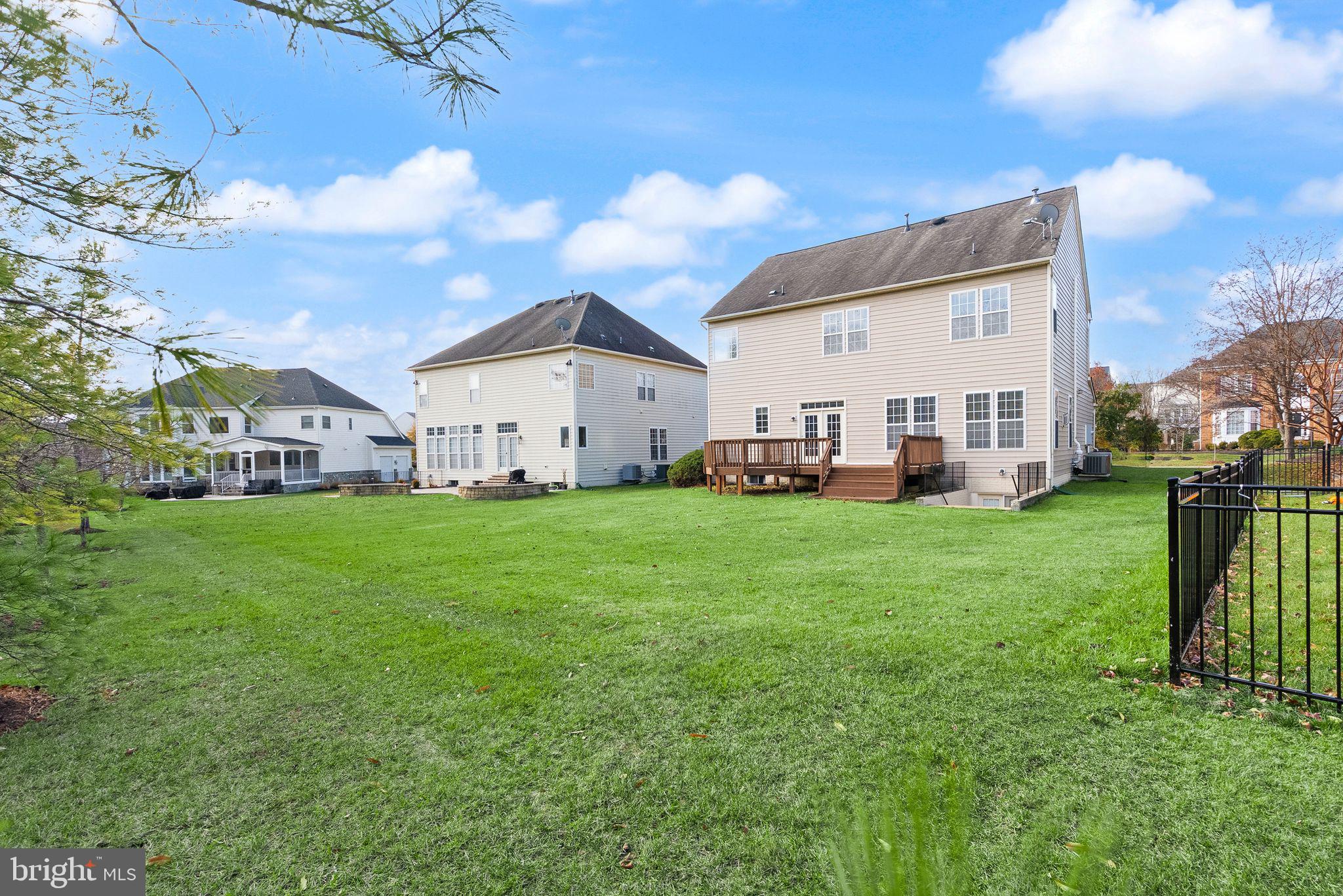 LANSDOWNE ON THE POTOMAC - Residential