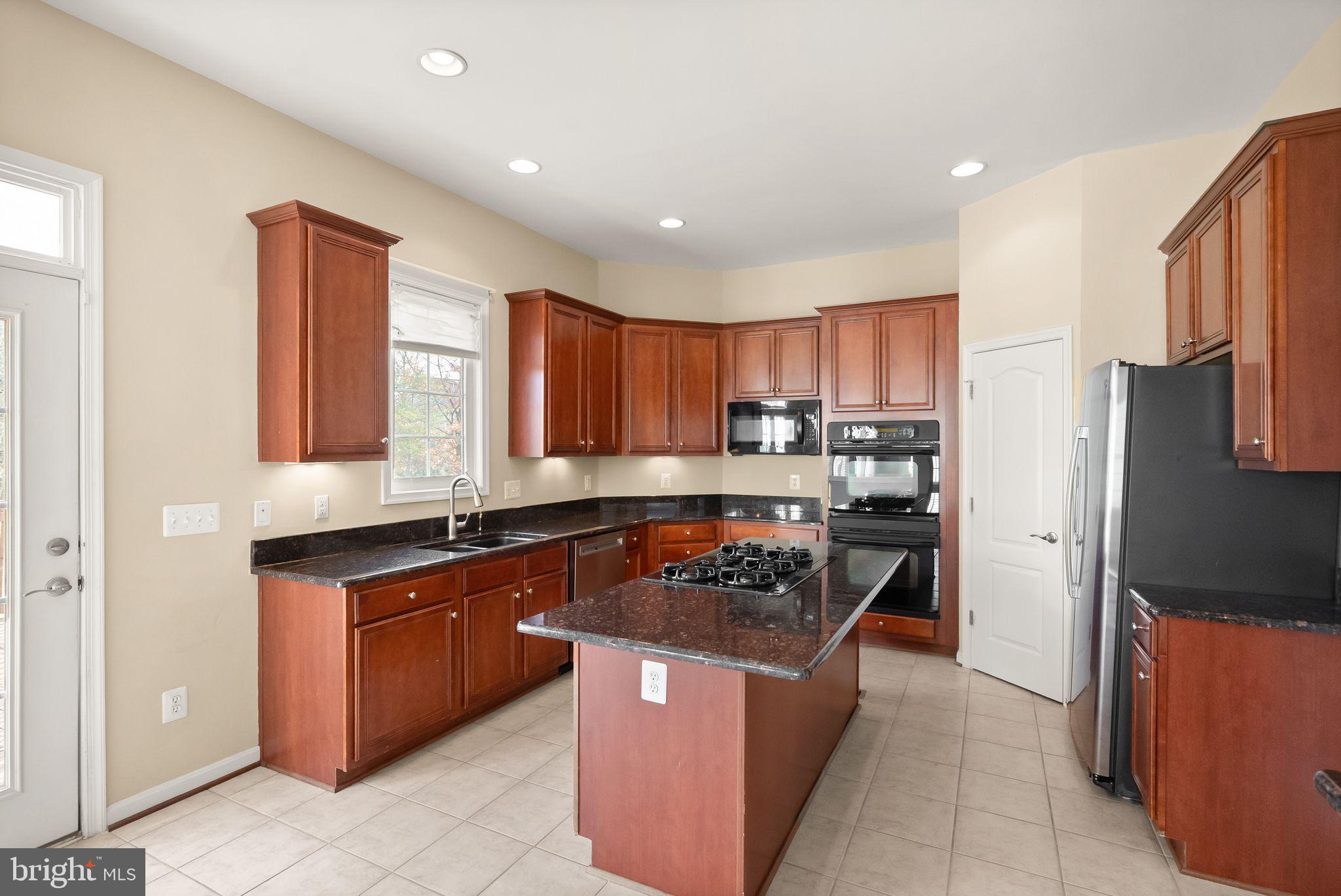 LANSDOWNE ON THE POTOMAC - Residential