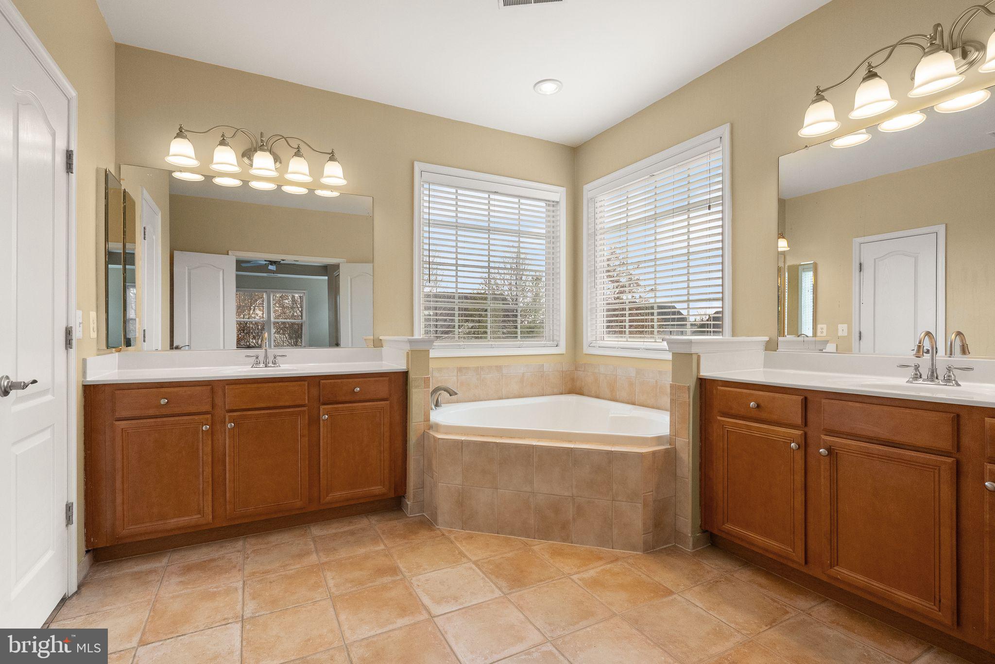 LANSDOWNE ON THE POTOMAC - Residential