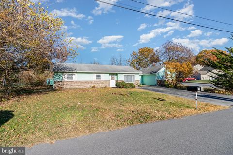 16 AMY DRIVE HARRISBURG PA 17112