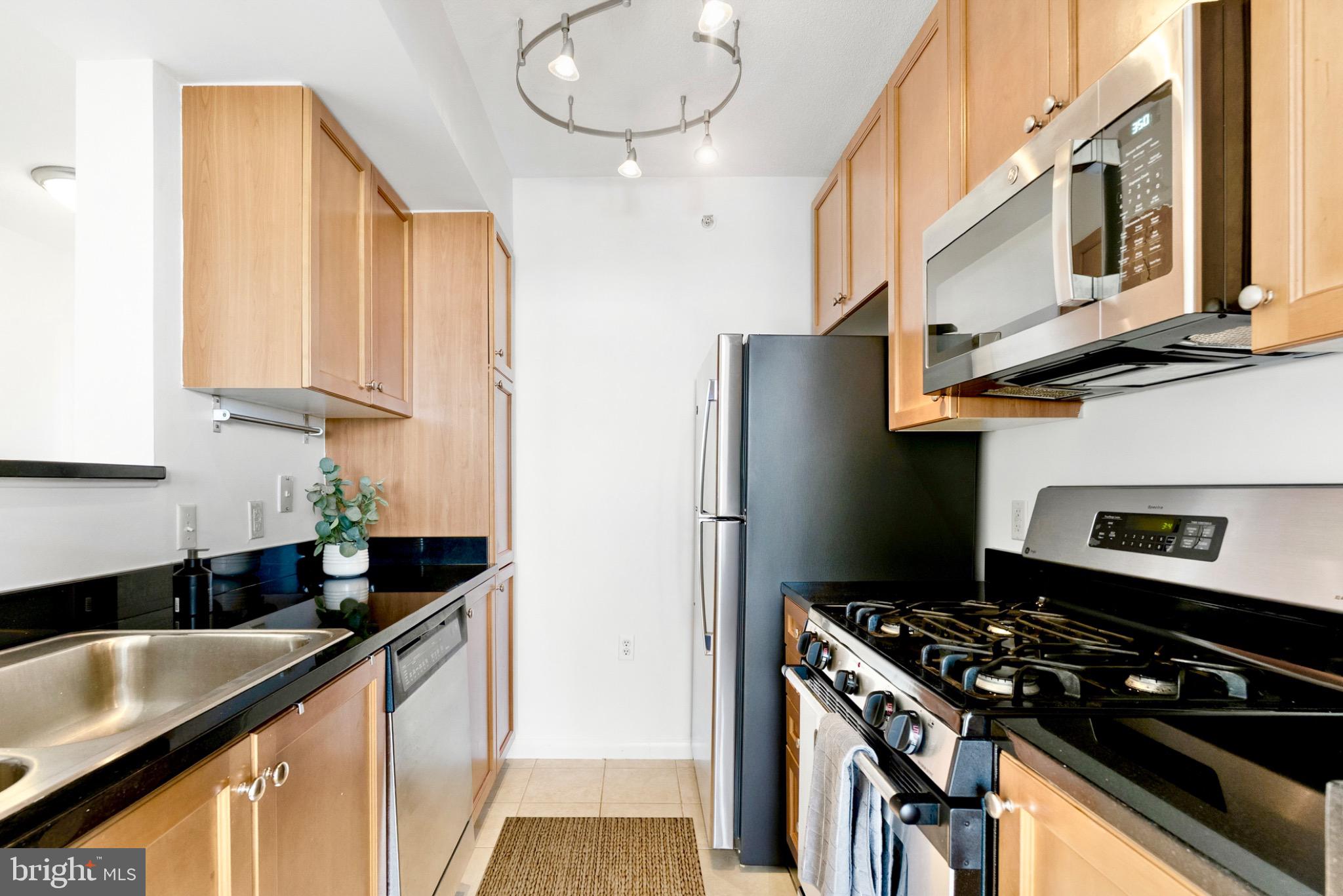 851 N GLEBE ROAD N 1712
