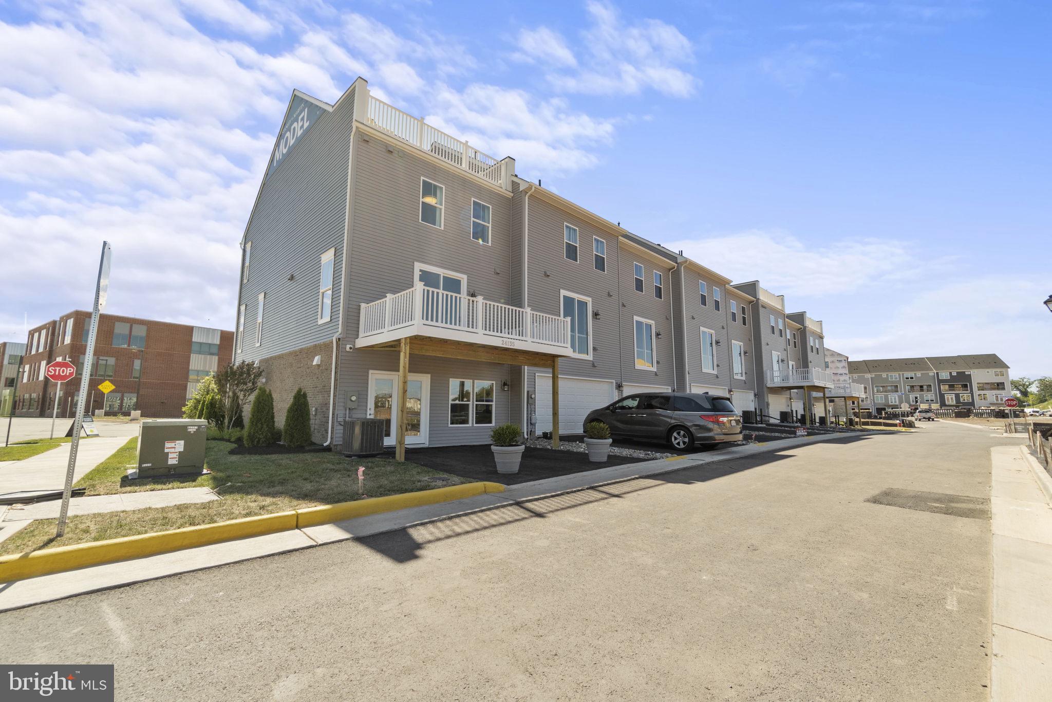 ARCOLA TOWN CENTER - Residential