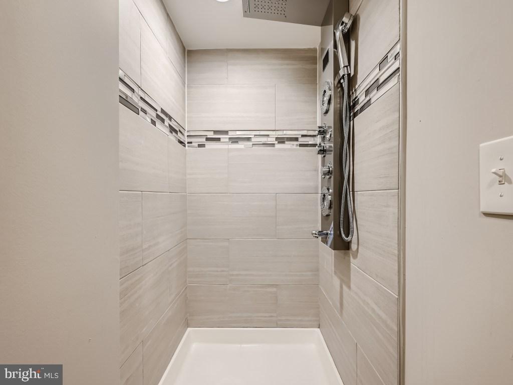 RAMBLEWOOD - Residential