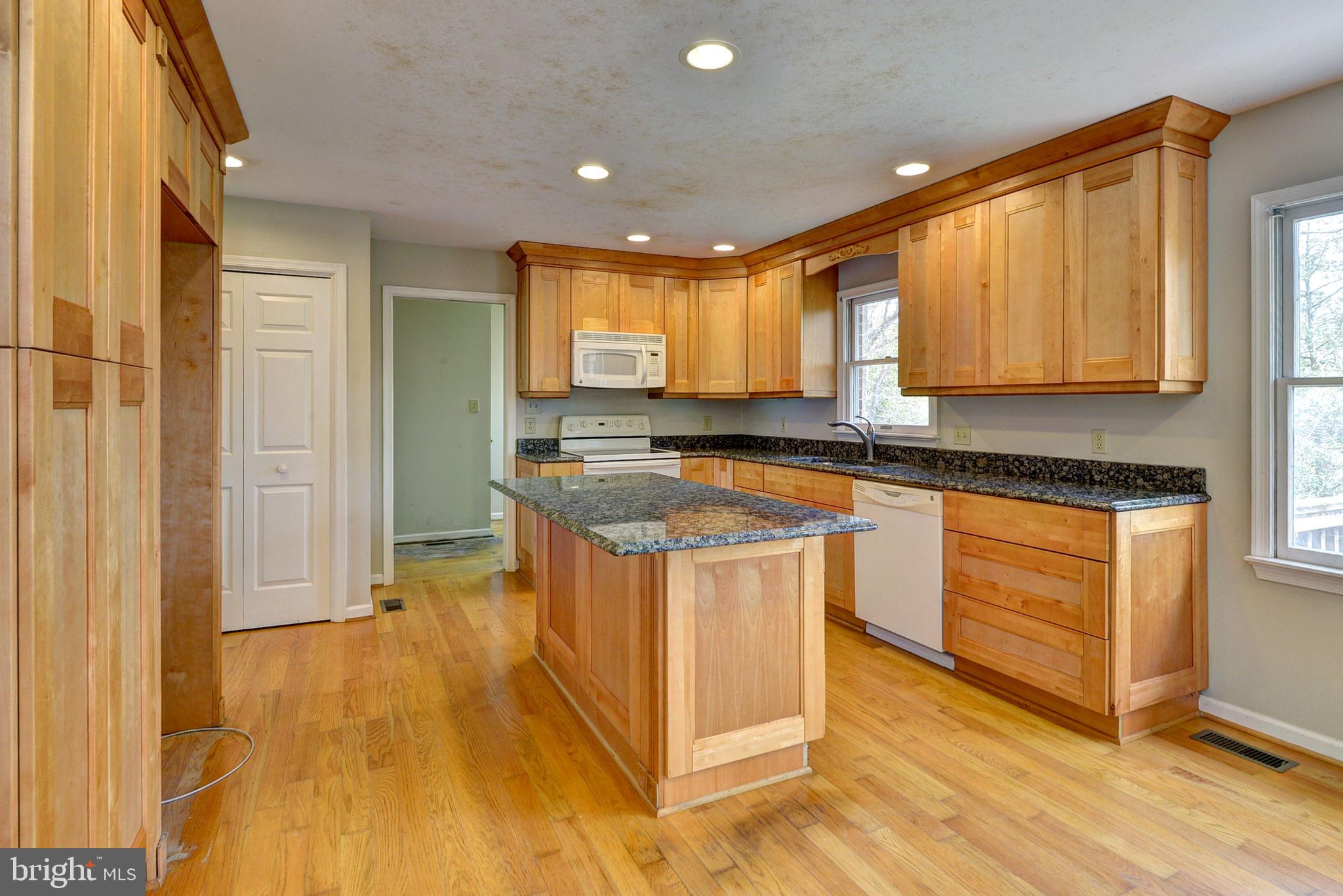 MIRROR LAKE ESTATES - Residential