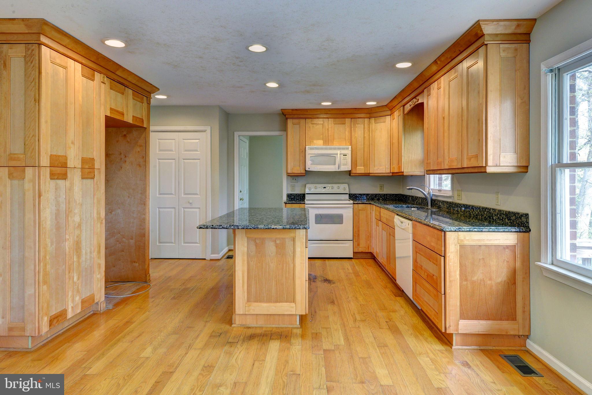 MIRROR LAKE ESTATES - Residential