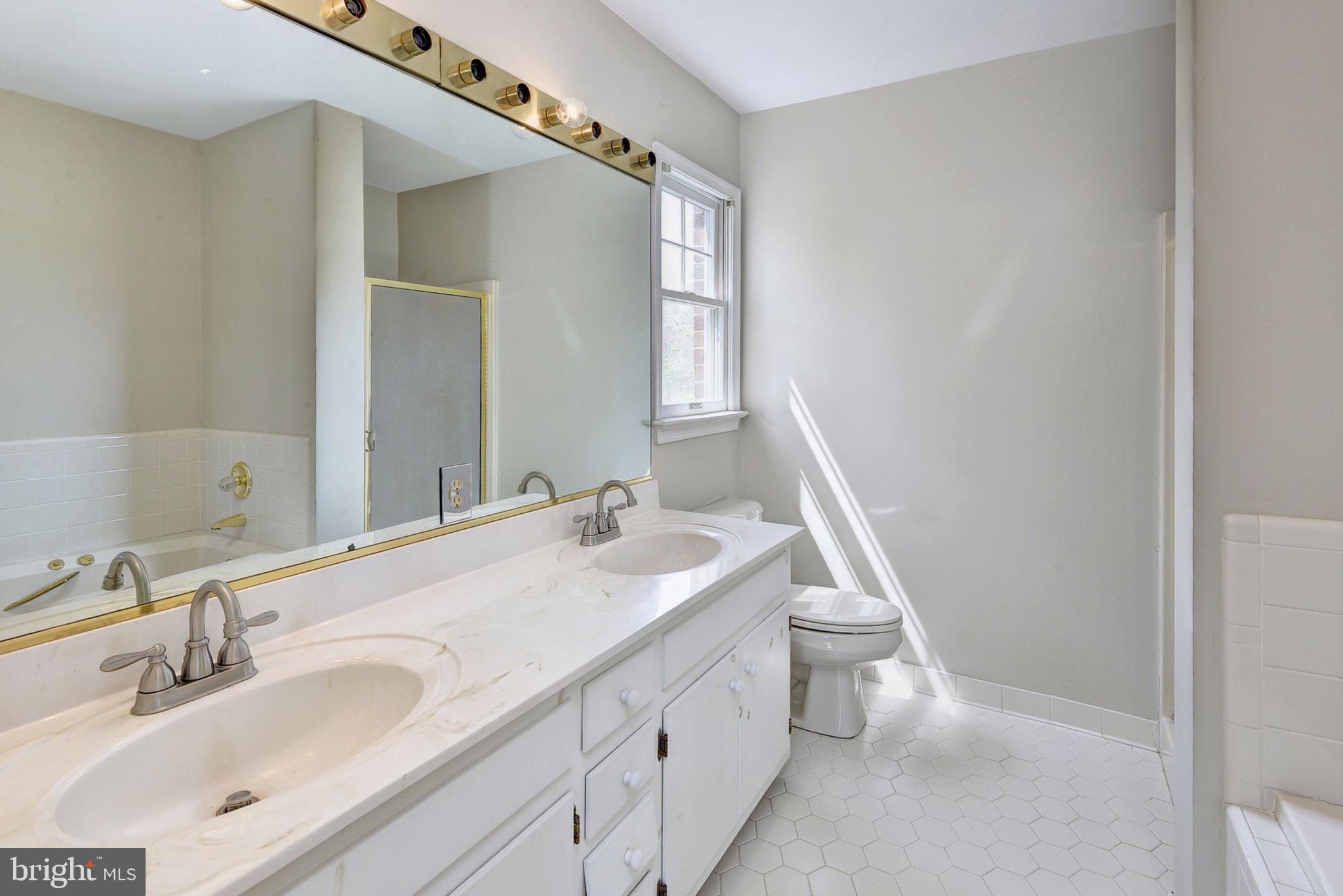 MIRROR LAKE ESTATES - Residential