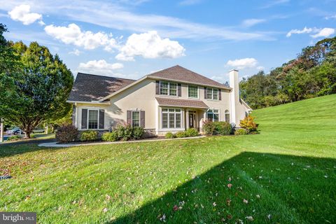 Photo of 855 Huntington Place, Lancaster, PA 17601 (MLS # PALA2058948)