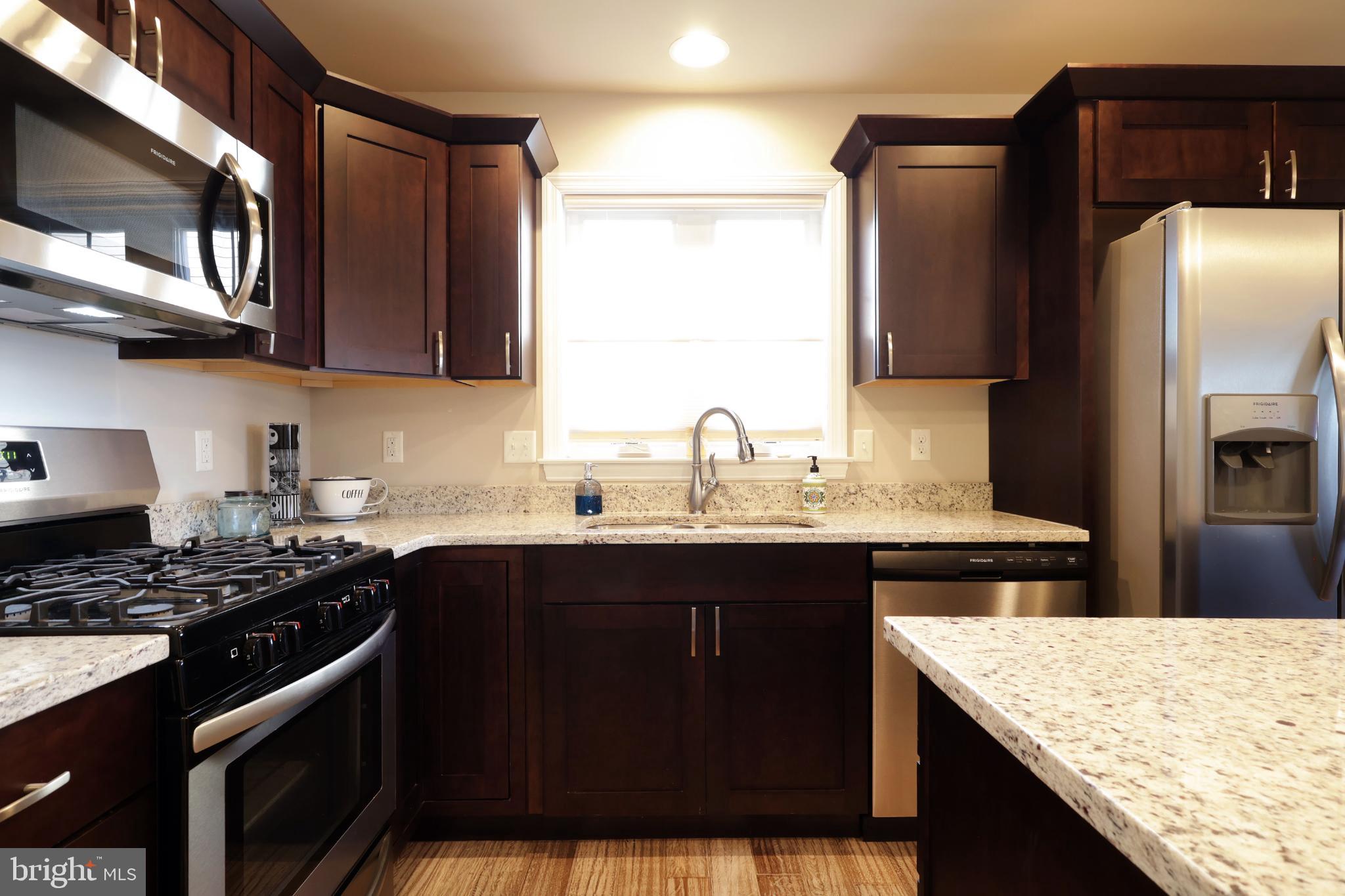 THE MEWS AT BURNHAM FARMS - Residential