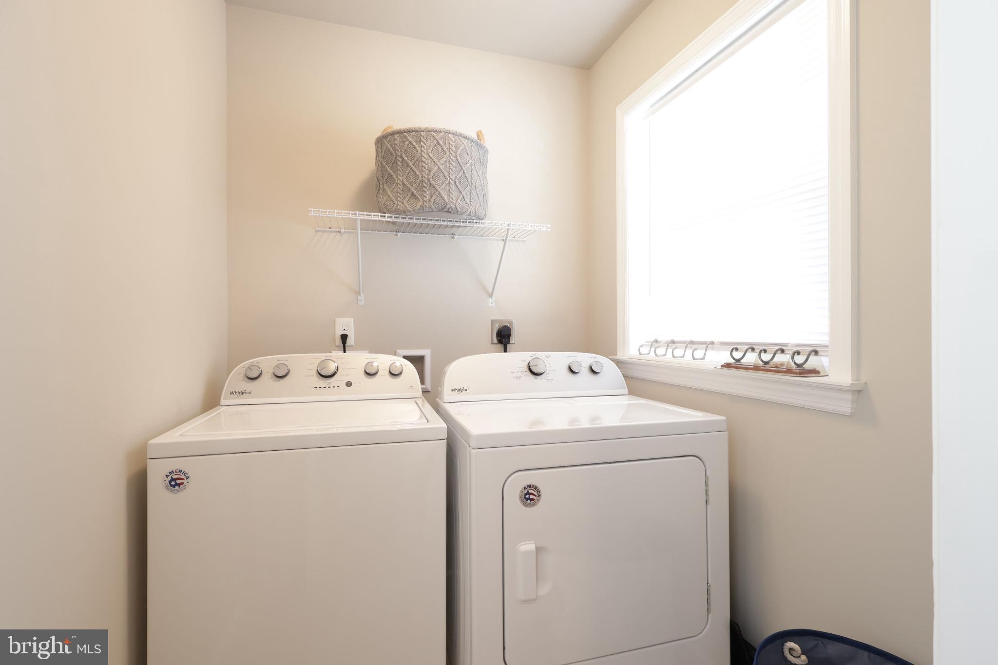 THE MEWS AT BURNHAM FARMS - Residential