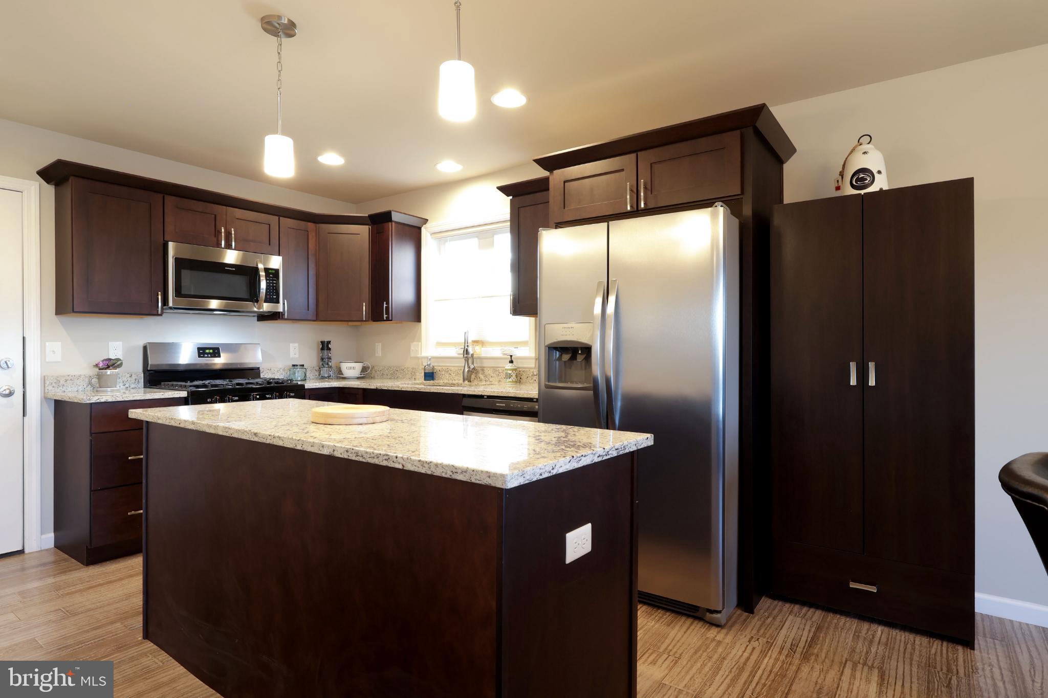 THE MEWS AT BURNHAM FARMS - Residential