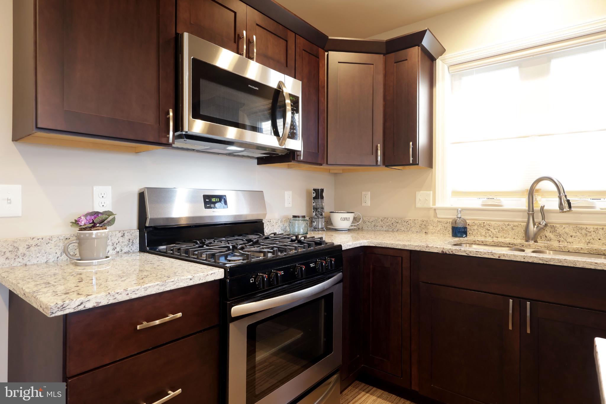 THE MEWS AT BURNHAM FARMS - Residential