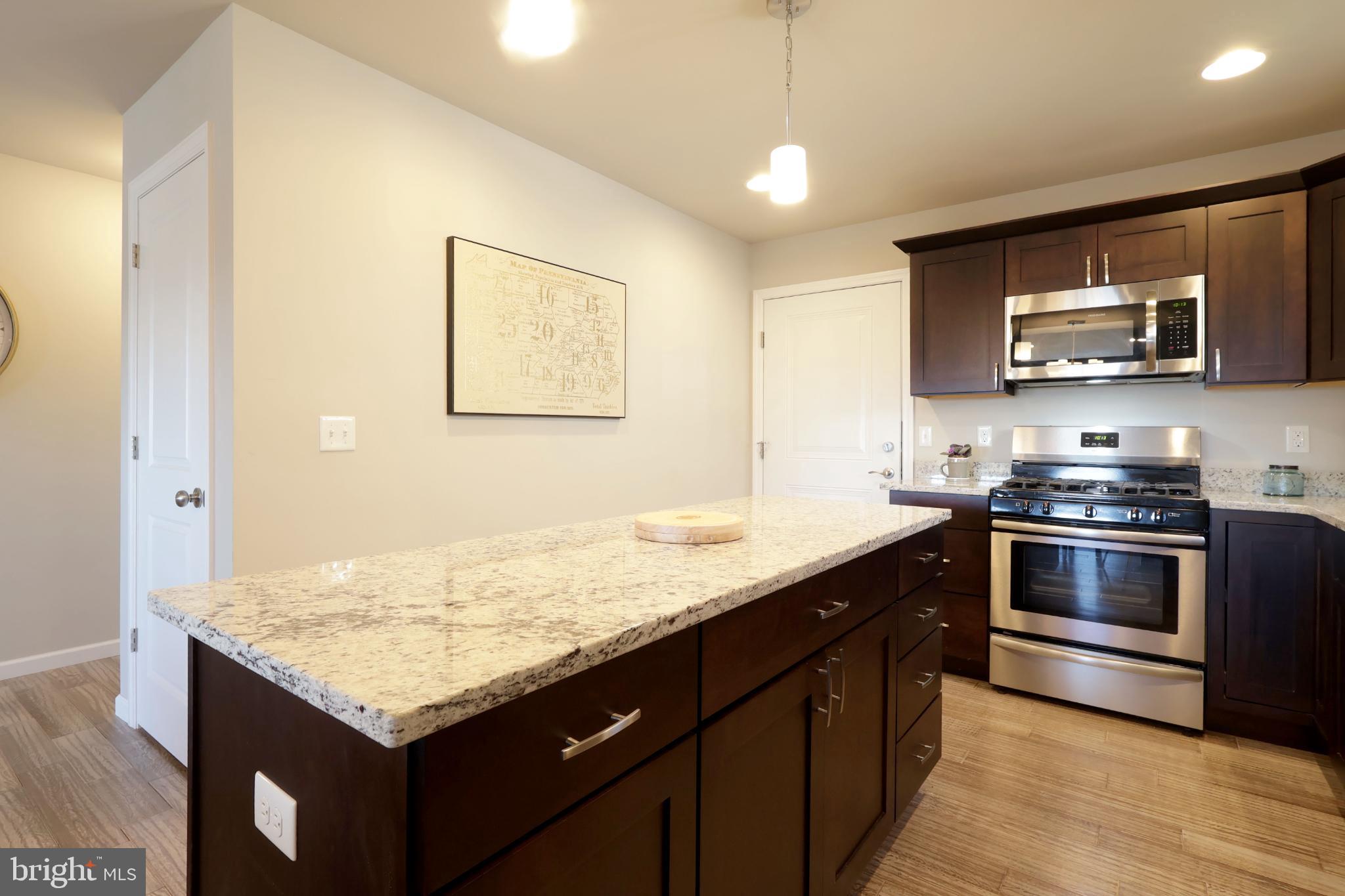 THE MEWS AT BURNHAM FARMS - Residential