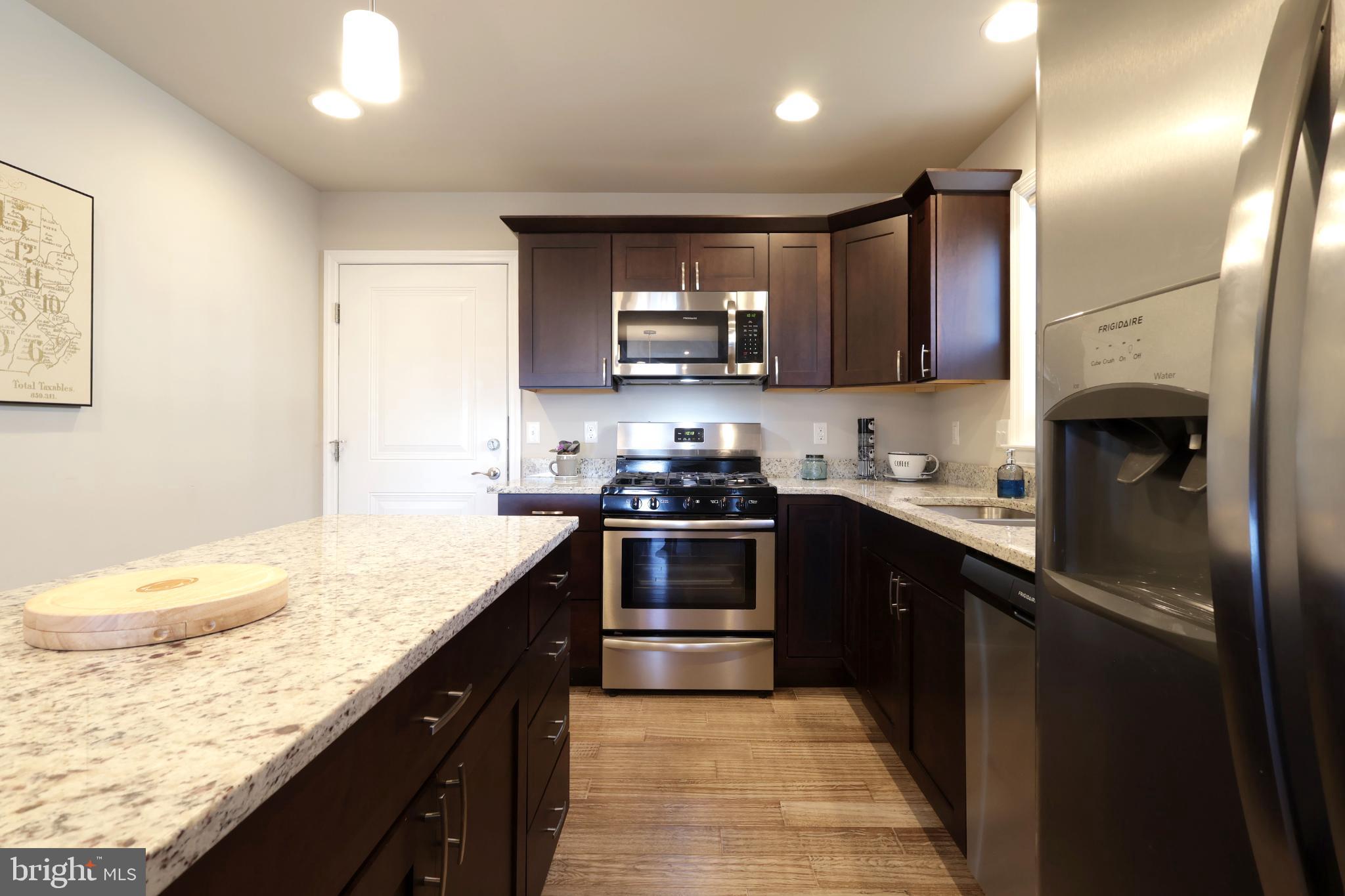 THE MEWS AT BURNHAM FARMS - Residential