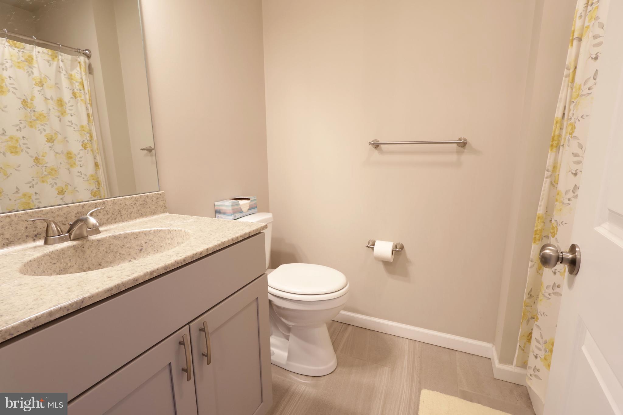 THE MEWS AT BURNHAM FARMS - Residential