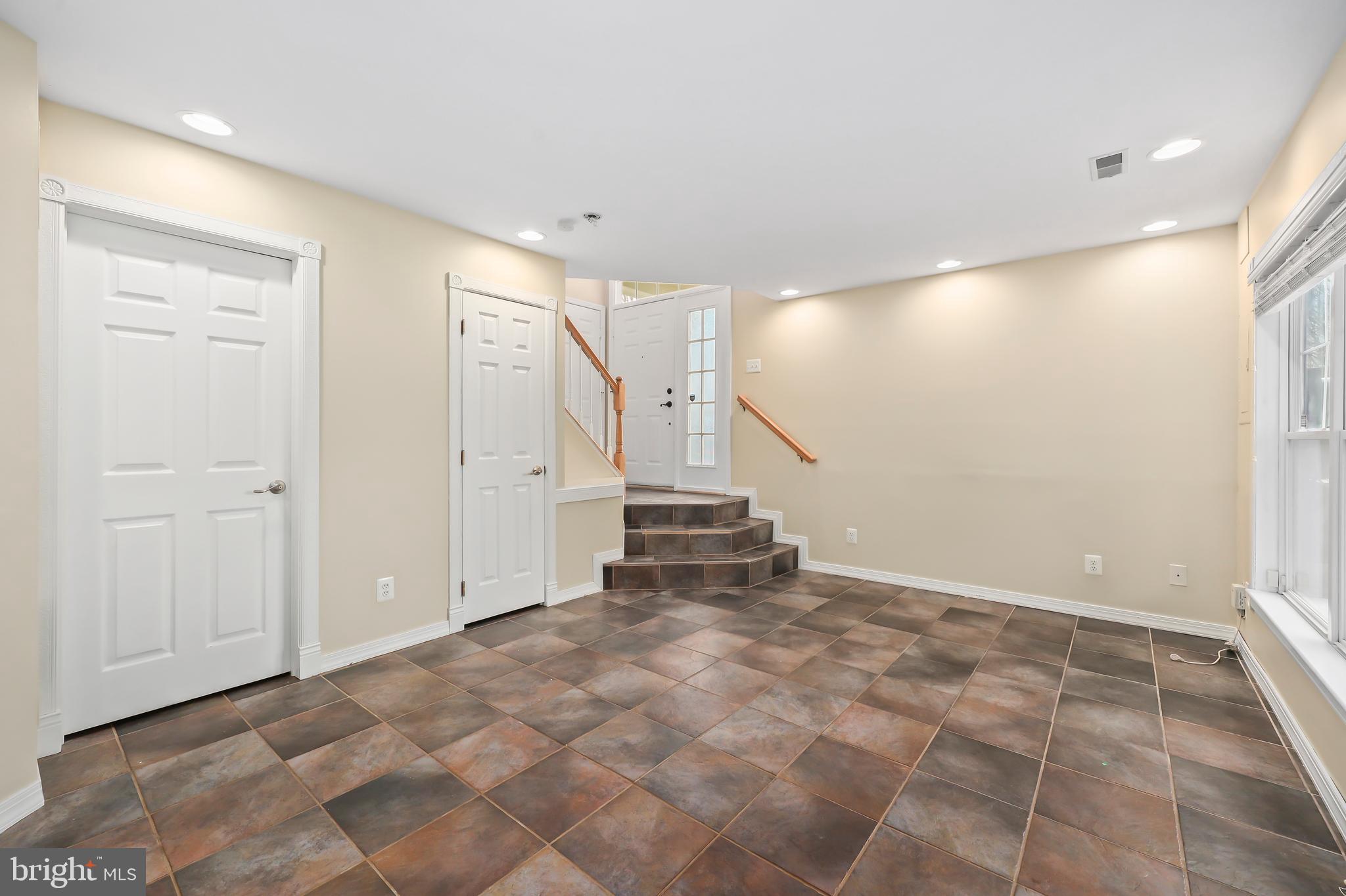 BROADLANDS - Residential