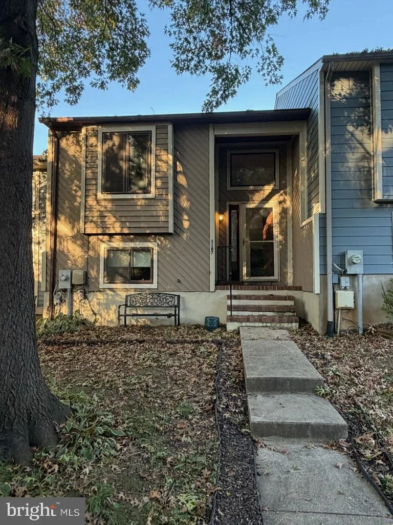 1187 Graymoss Court