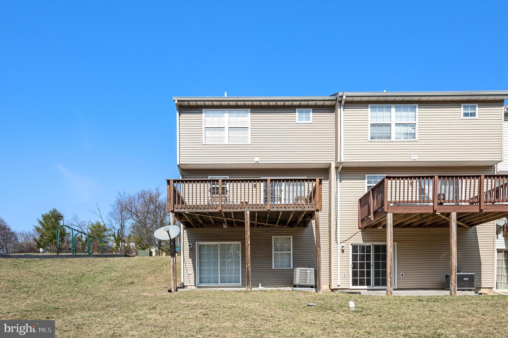 TOWNES AT EASTSIDE VILLG - Residential