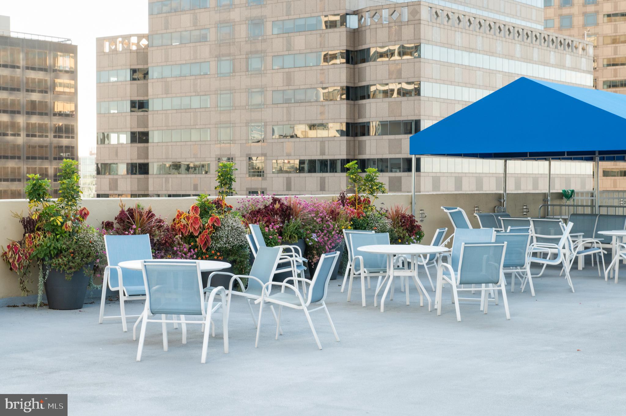 LOGAN SQUARE - Residential