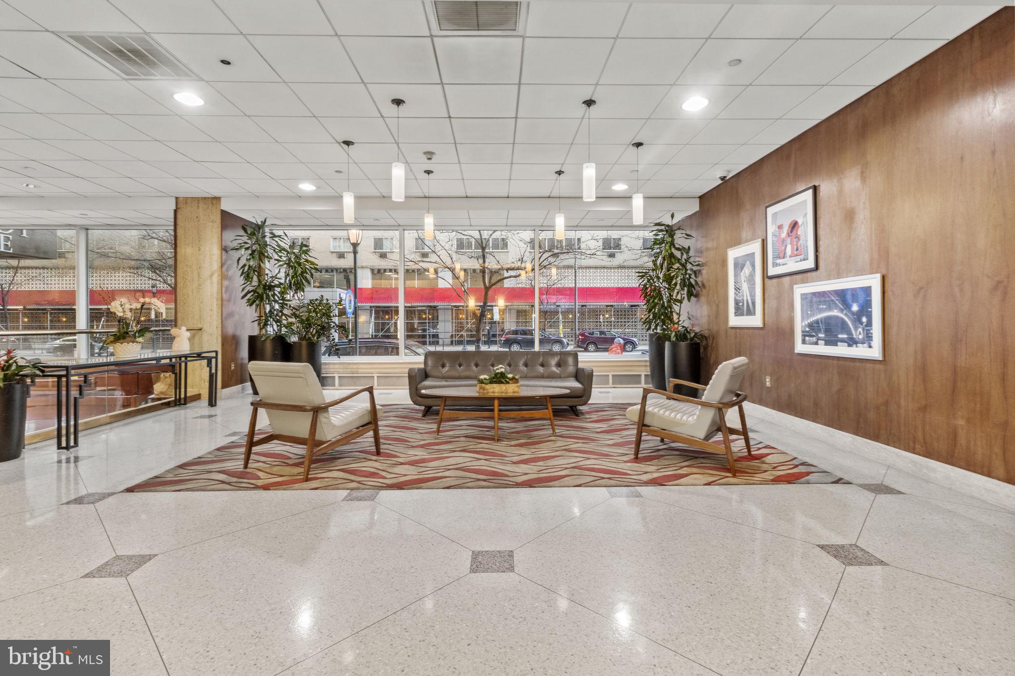 LOGAN SQUARE - Residential