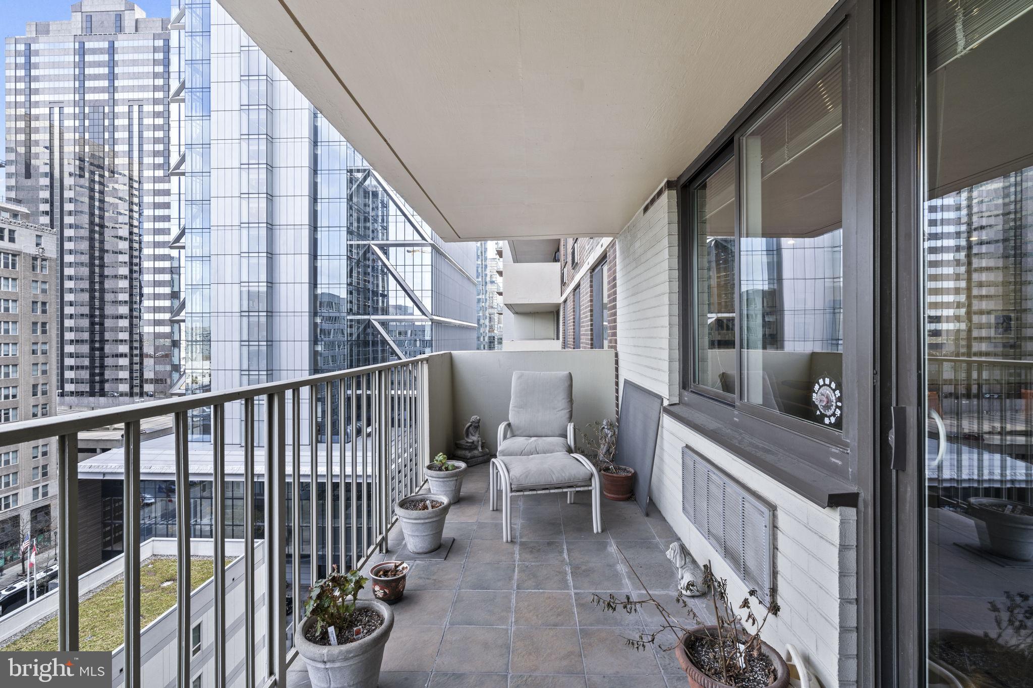 LOGAN SQUARE - Residential