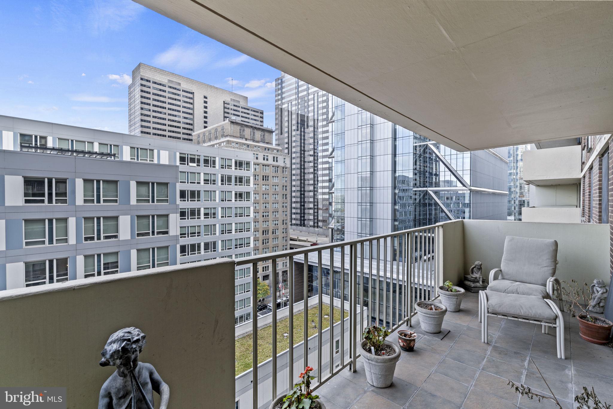 LOGAN SQUARE - Residential